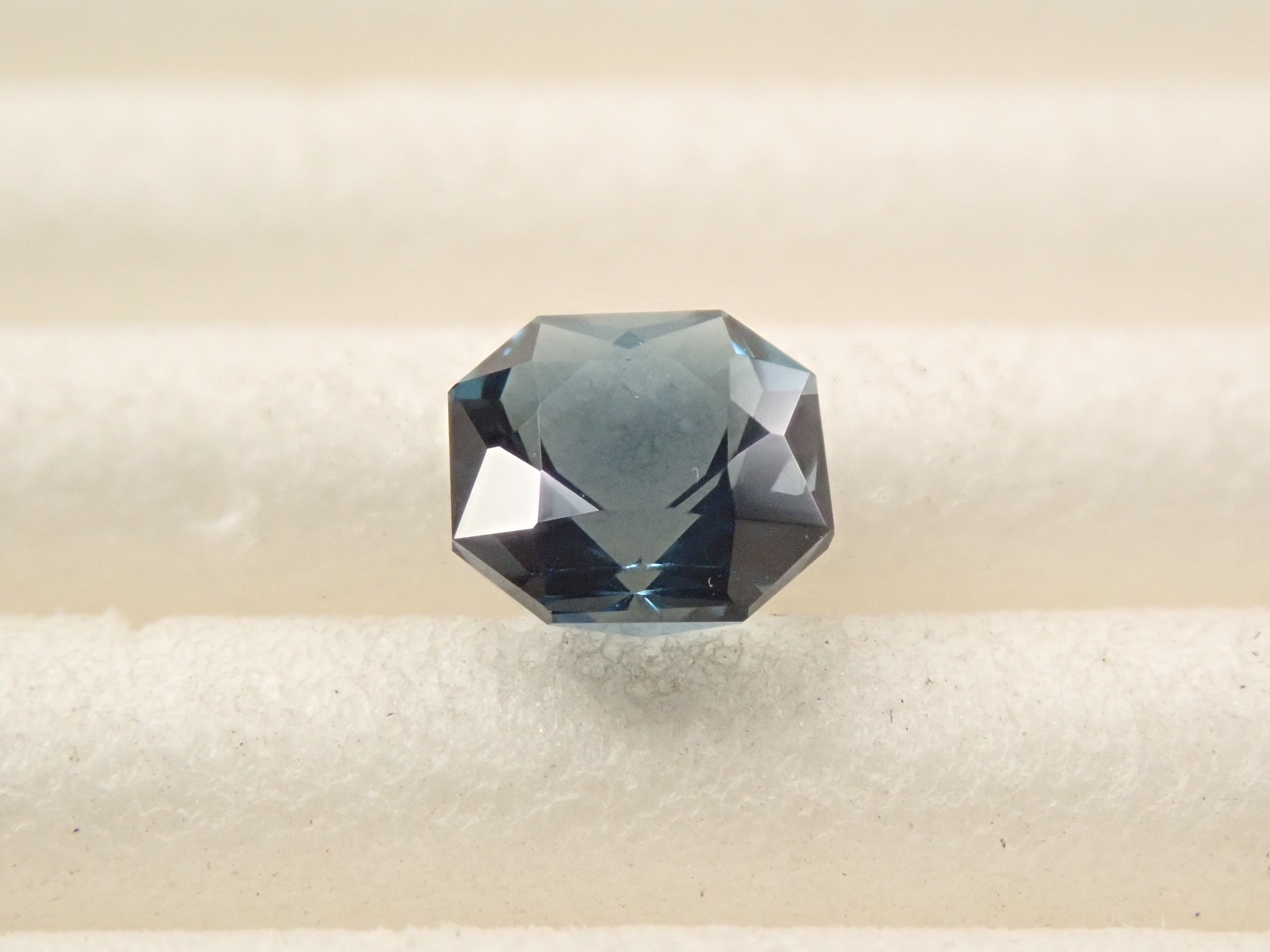 【10/18 22時販売】ブラジル産ロンドンブルートパーズ 0.415ctルース