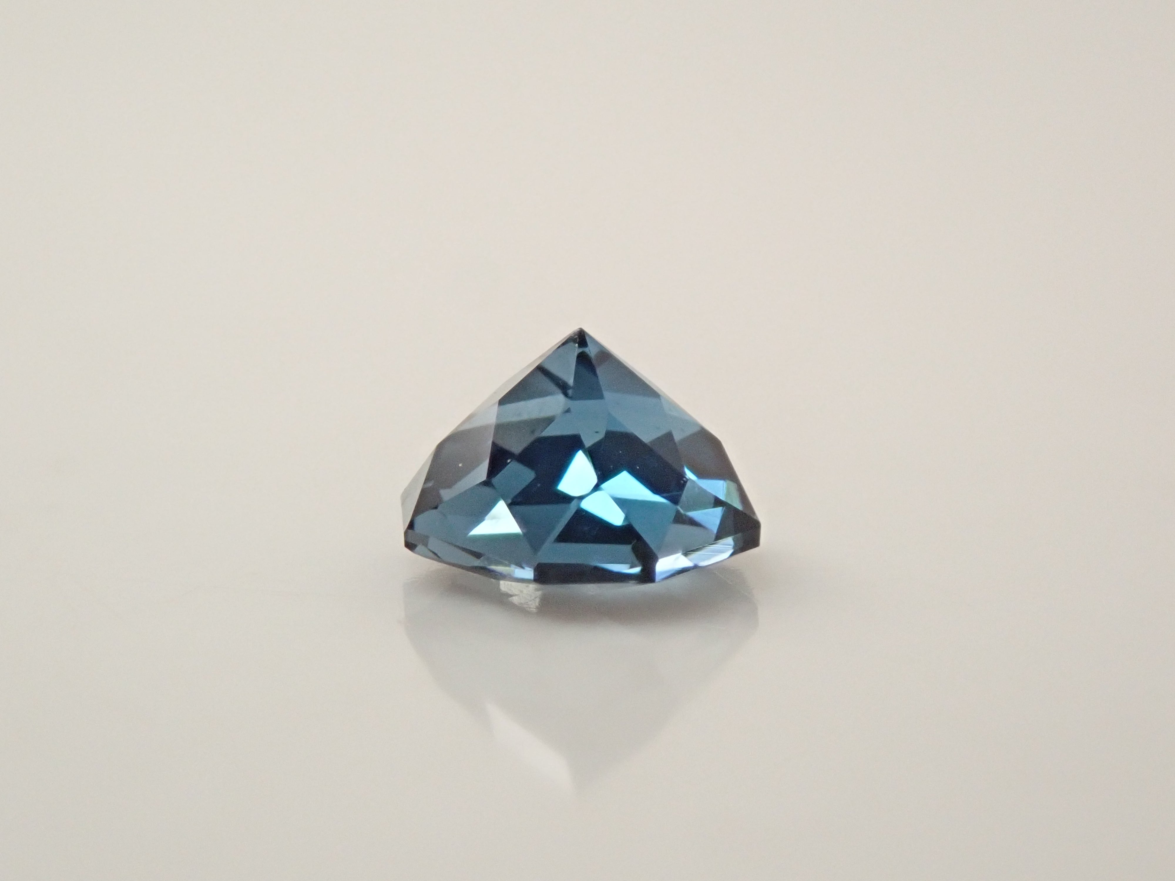 【10/18 22時販売】ブラジル産ロンドンブルートパーズ 0.415ctルース
