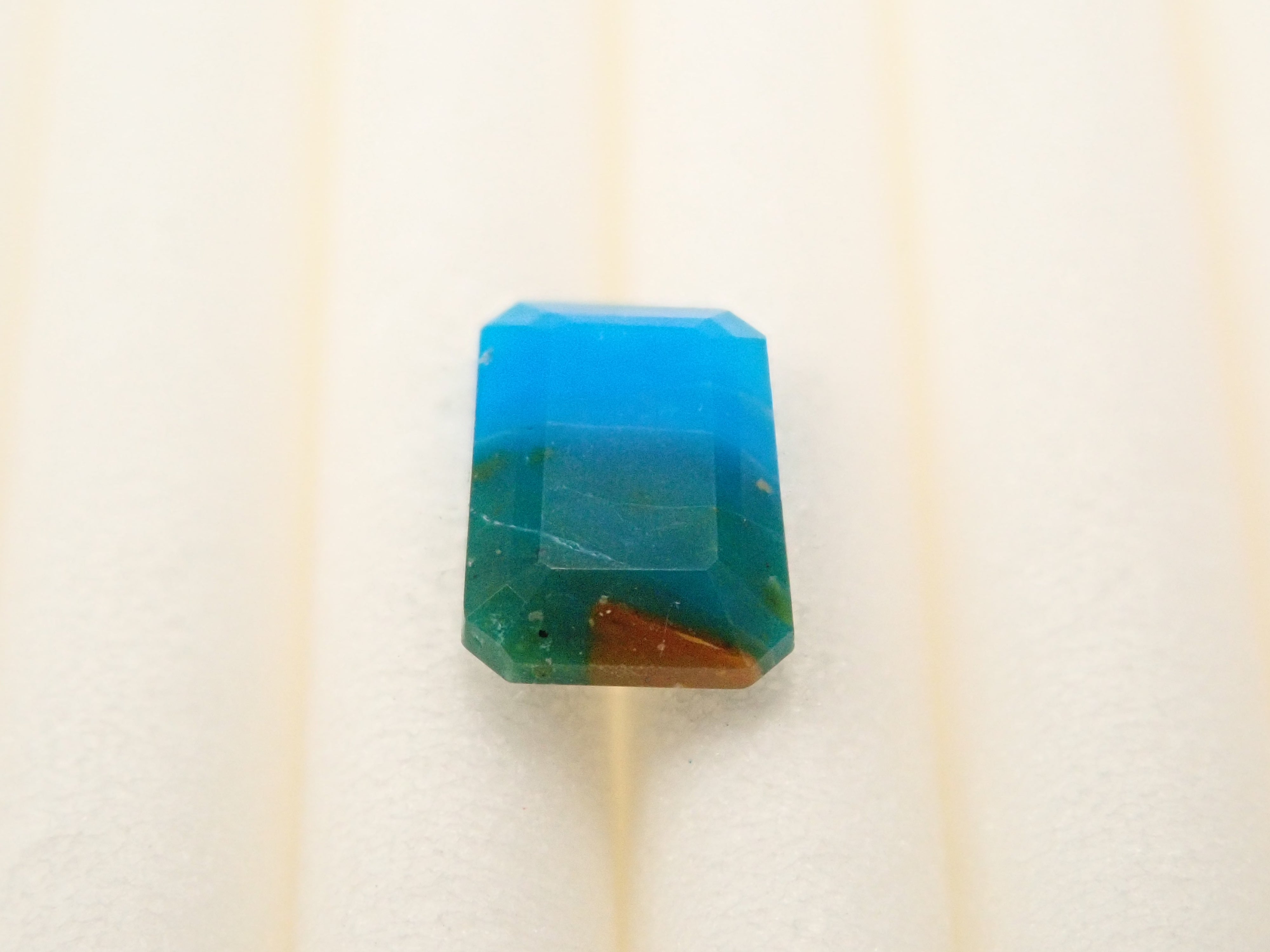 【抽選販売:10/31(金)10時am〆】ペルー産バイカラーブルーオパール 0.367ctルース