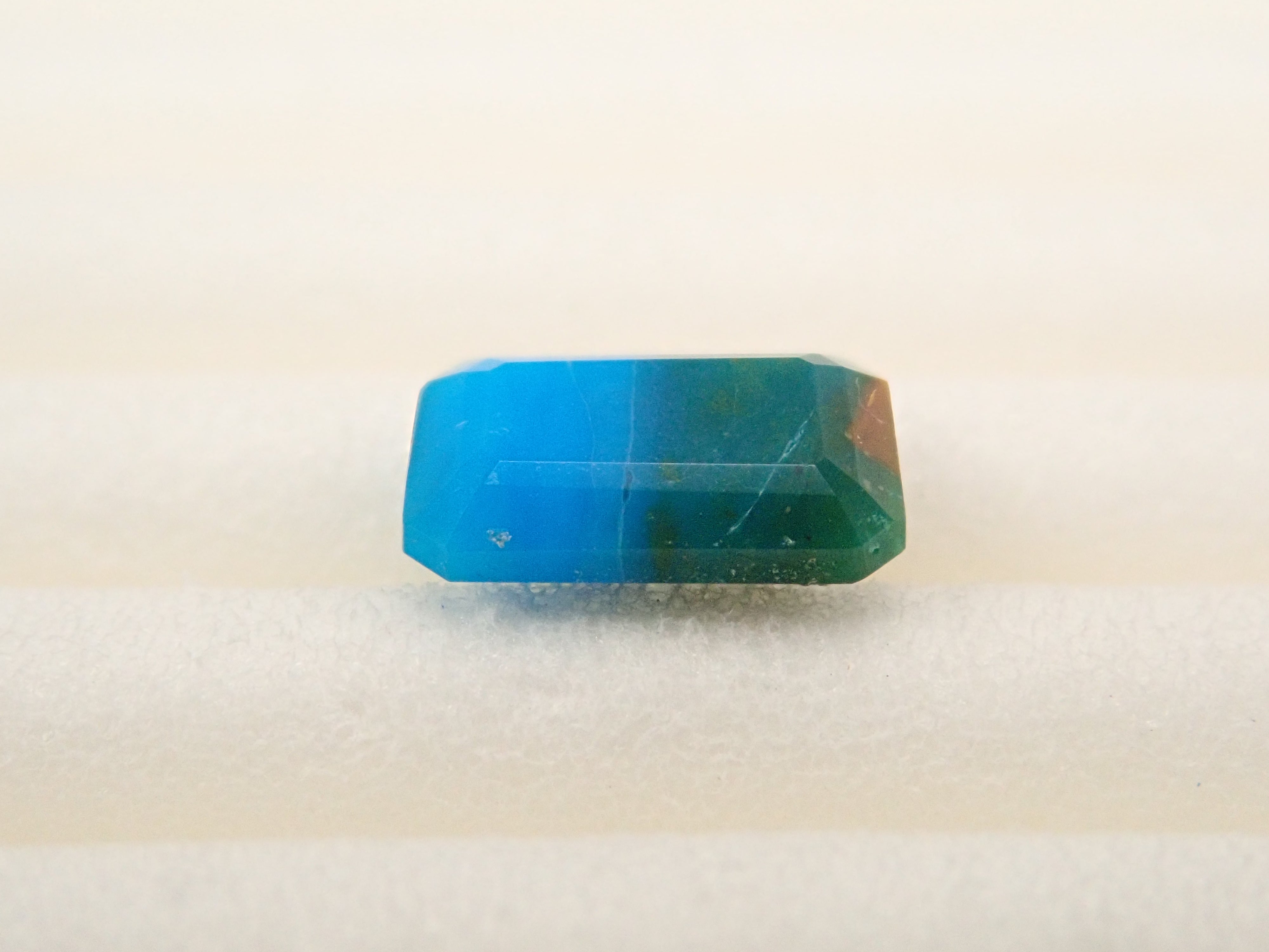 【抽選販売:10/31(金)10時am〆】ペルー産バイカラーブルーオパール 0.367ctルース