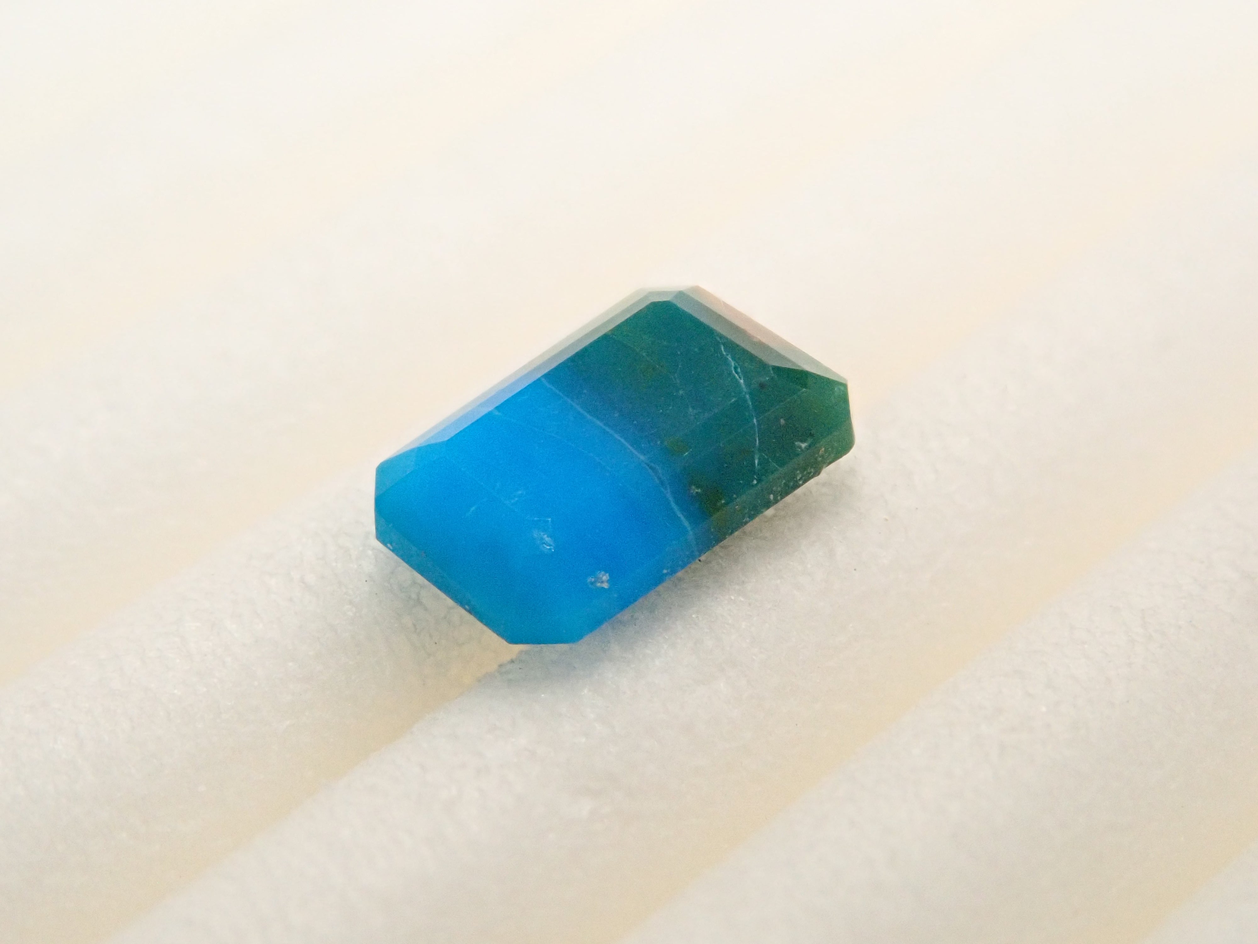 【抽選販売:10/31(金)10時am〆】ペルー産バイカラーブルーオパール 0.367ctルース