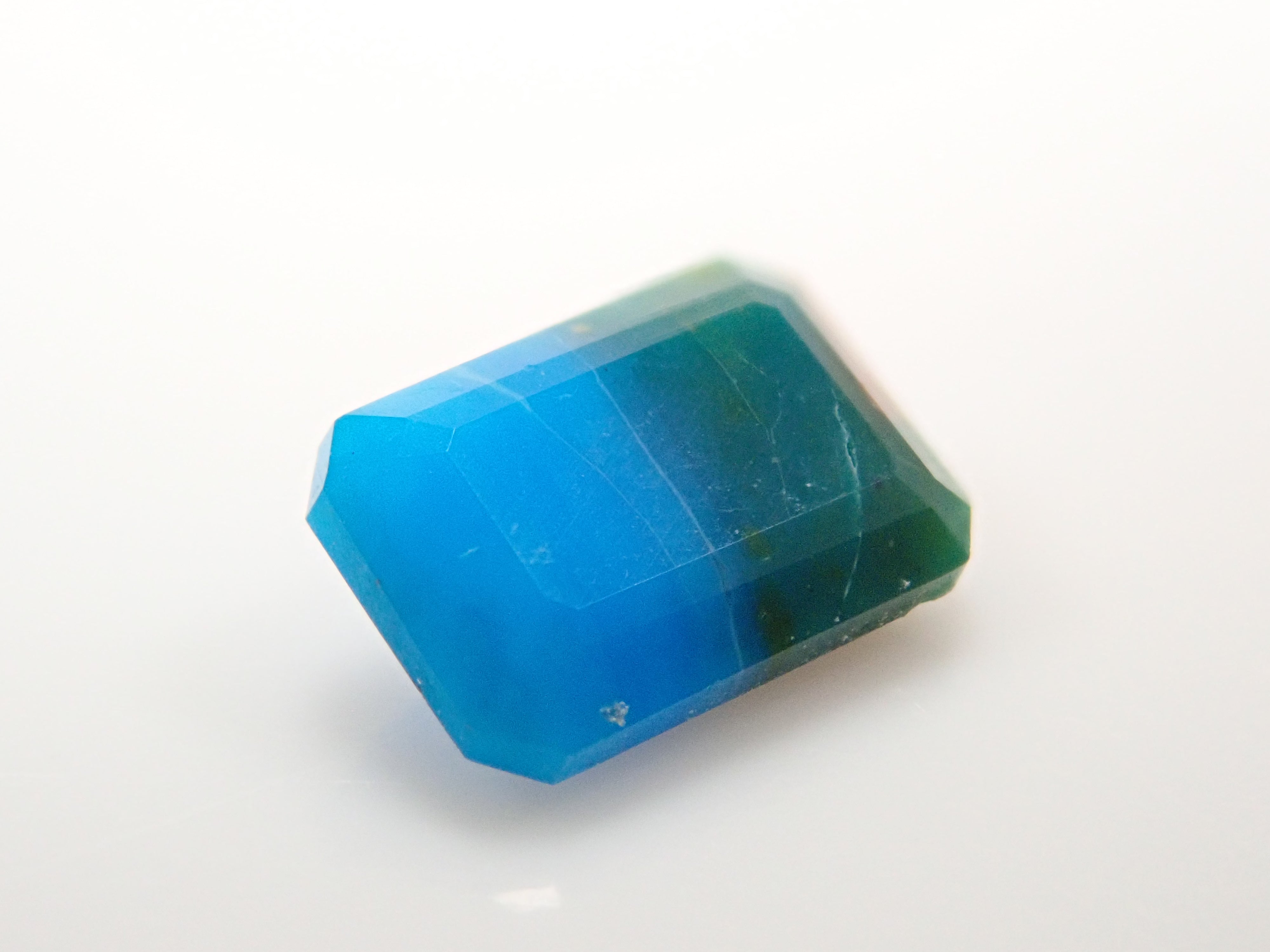 【抽選販売:10/31(金)10時am〆】ペルー産バイカラーブルーオパール 0.367ctルース