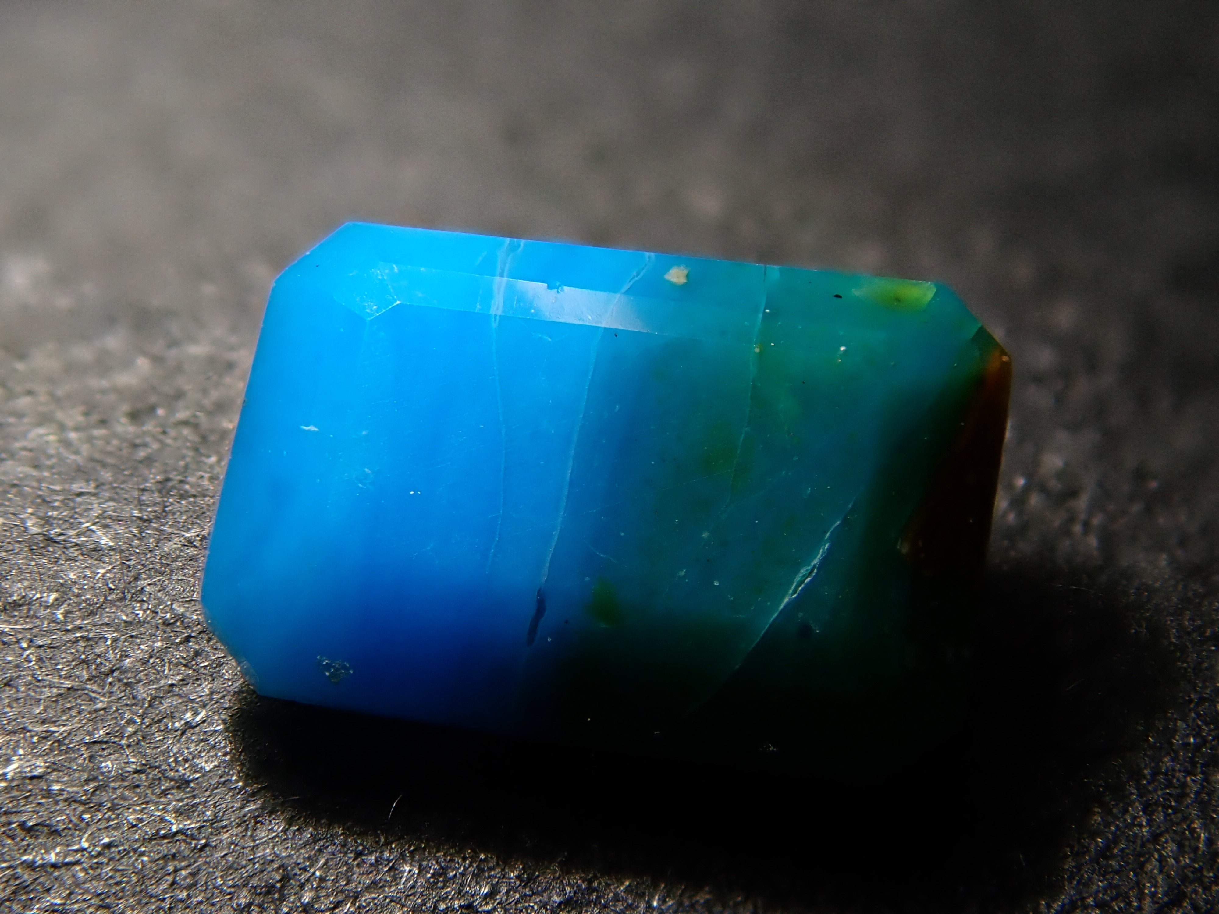 【抽選販売:10/31(金)10時am〆】ペルー産バイカラーブルーオパール 0.367ctルース