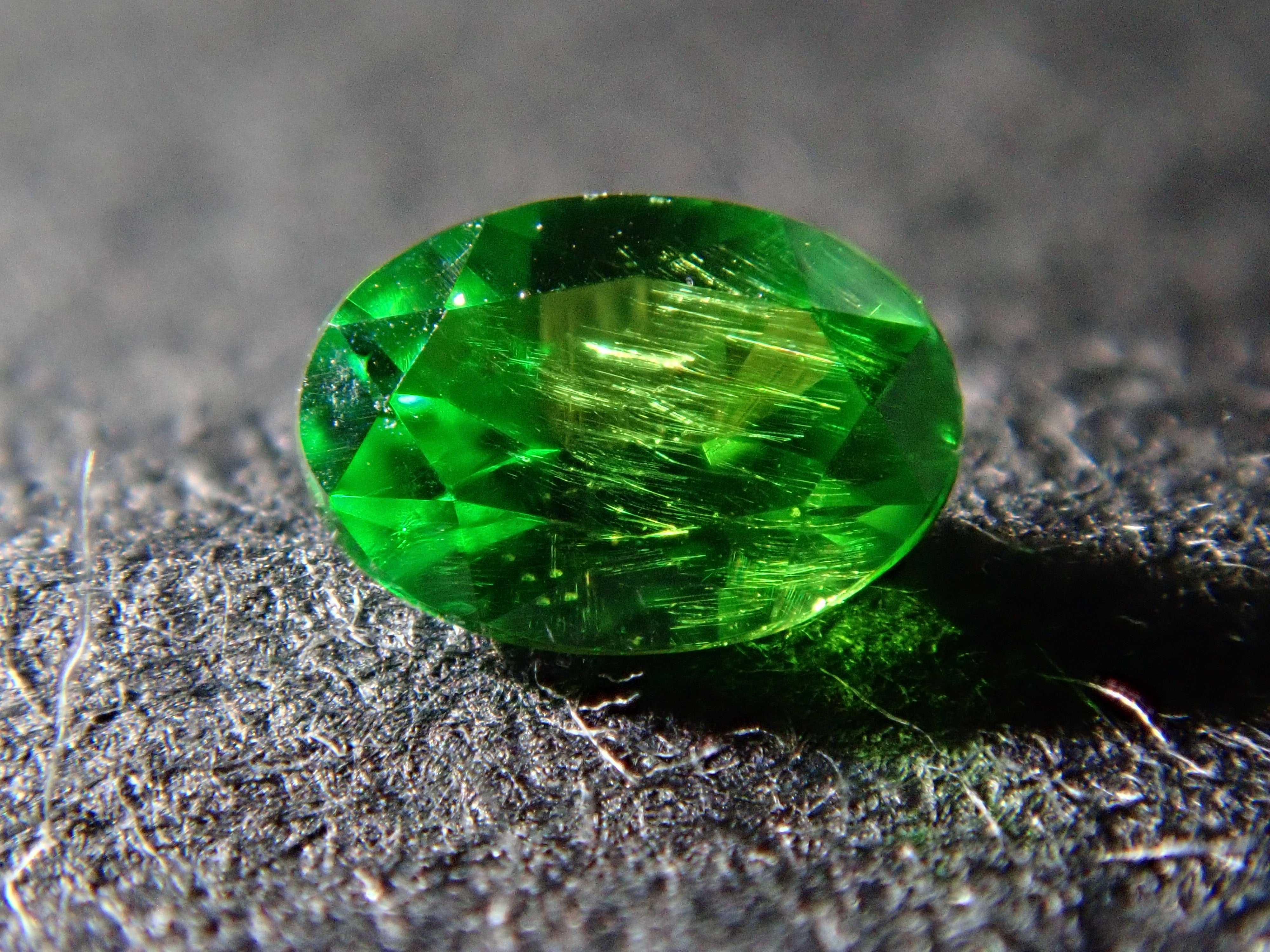 【11/10 22時販売】ロシア産デマントイドガーネット(ホーステール認む) 0.070ctルース