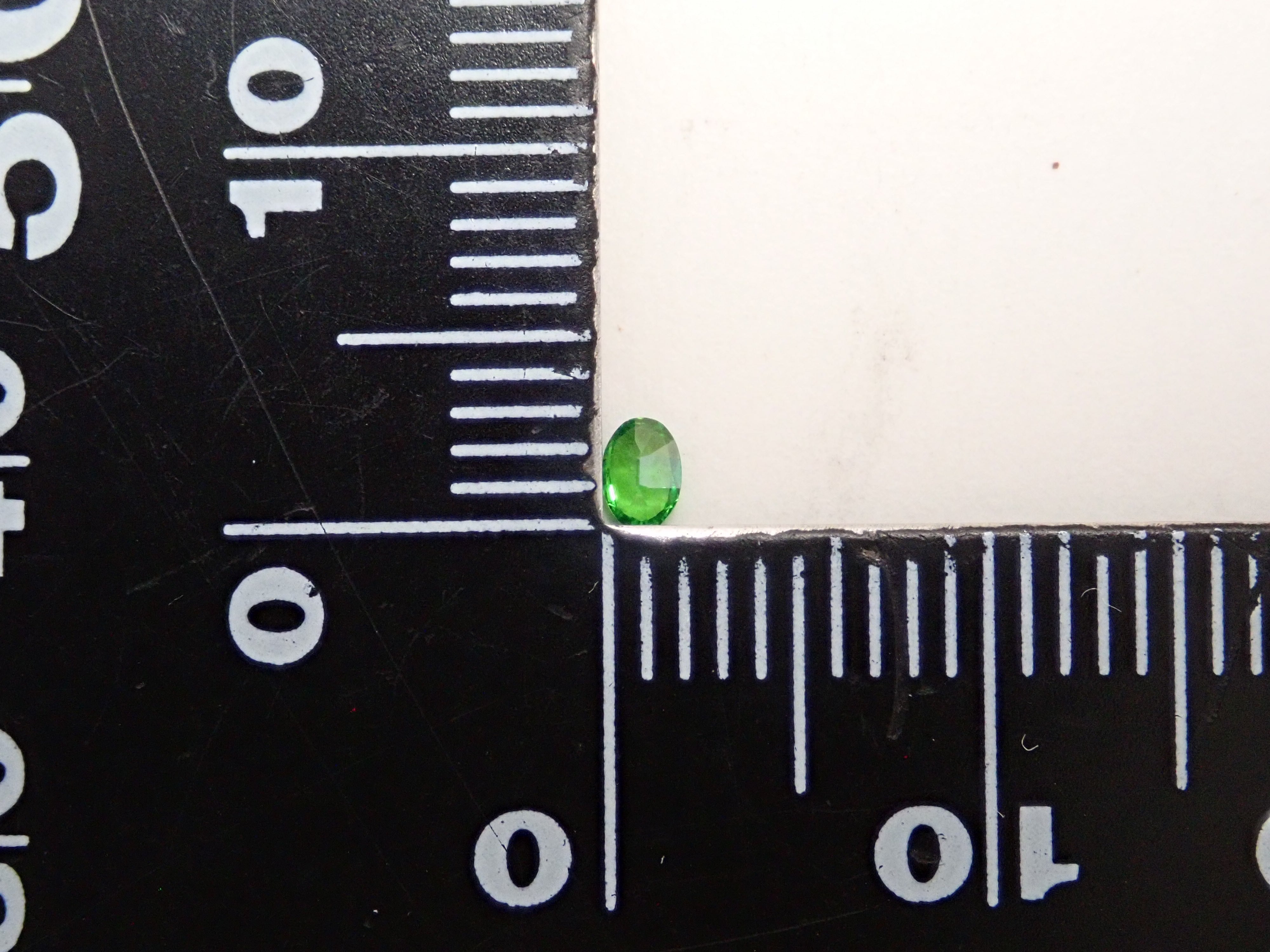 【11/10 22時販売】ロシア産デマントイドガーネット(ホーステール認む) 0.070ctルース