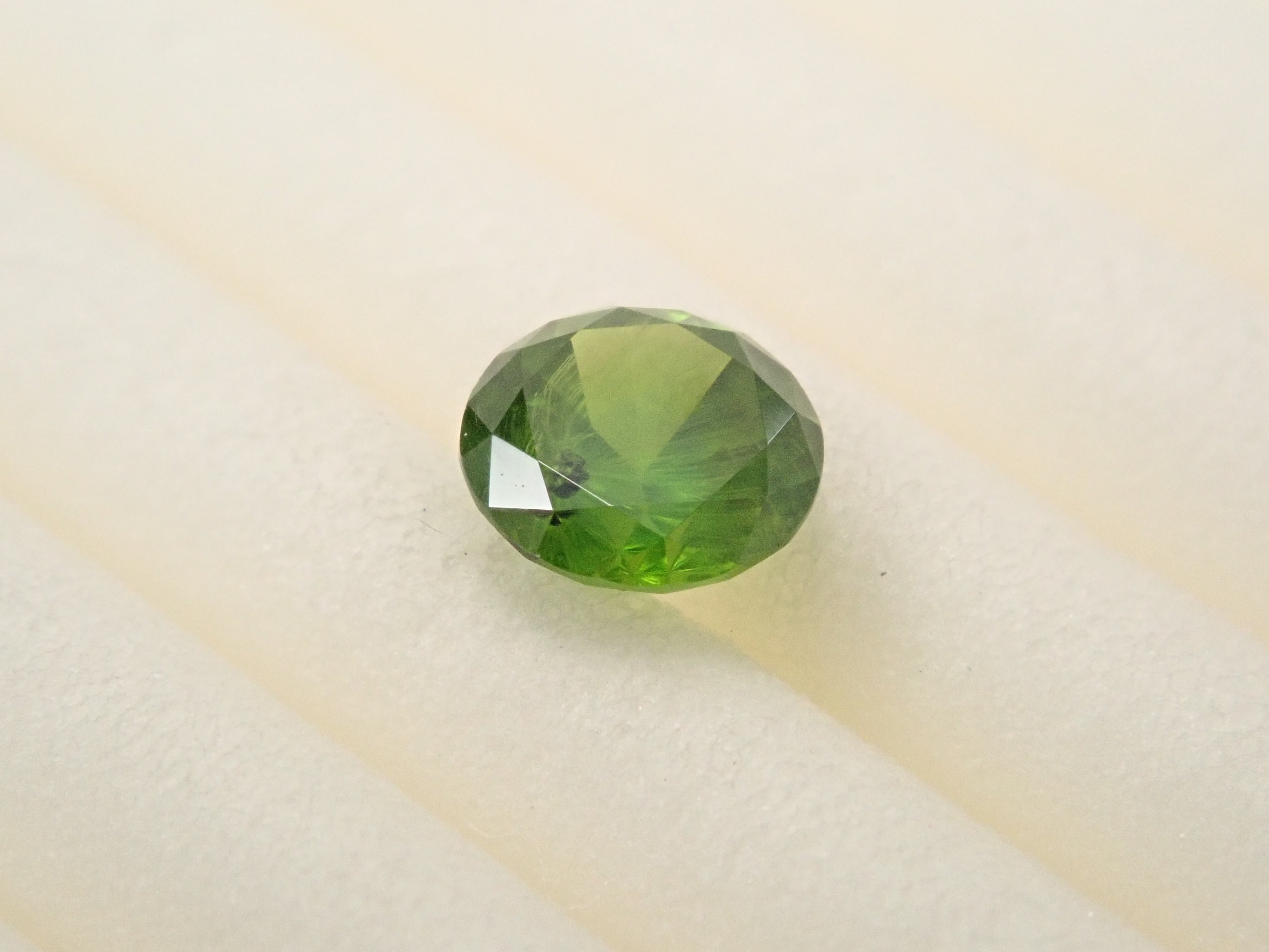 【12/17 22時販売】ロシア産デマントイドガーネット(ホーステール認む) 4.2mm/0.325ctルース