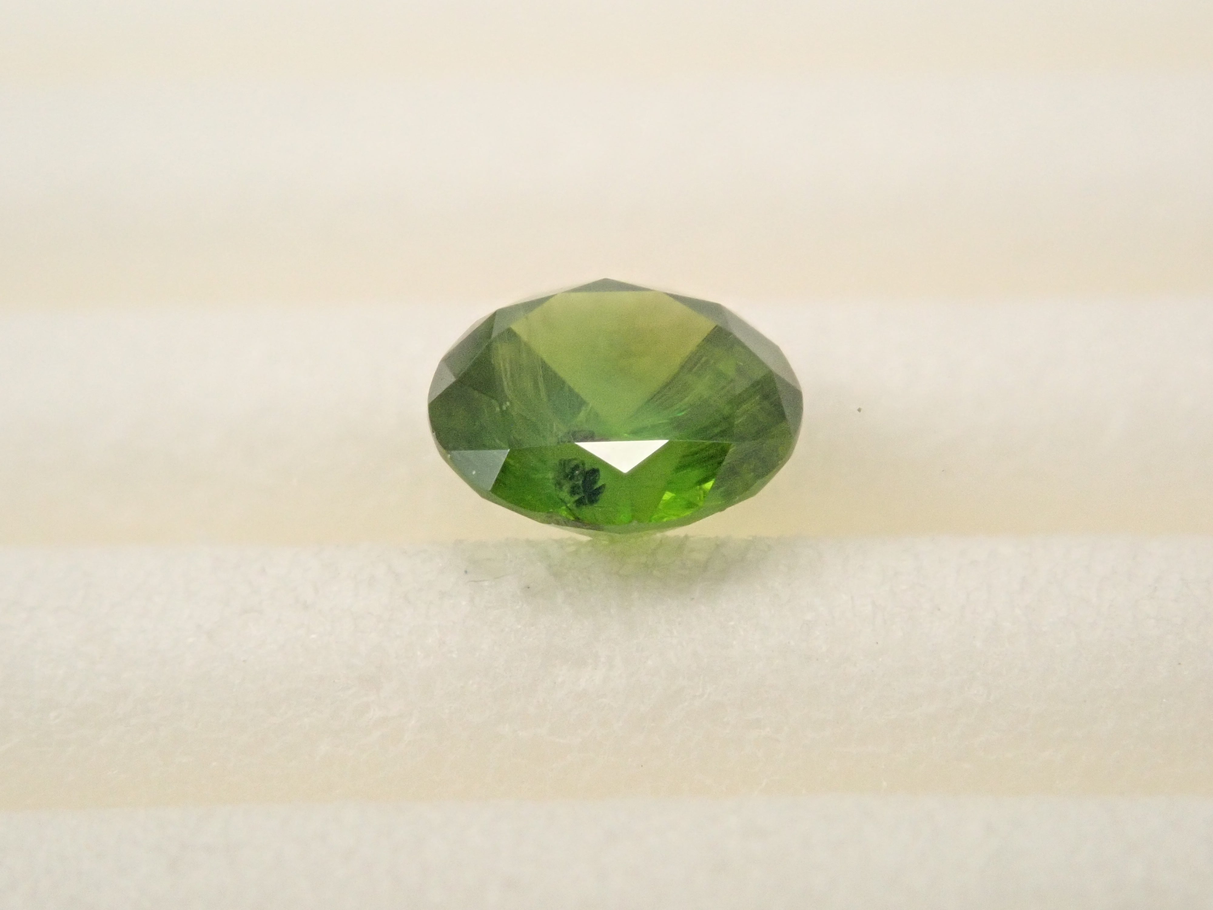 【12/17 22時販売】ロシア産デマントイドガーネット(ホーステール認む) 4.2mm/0.325ctルース