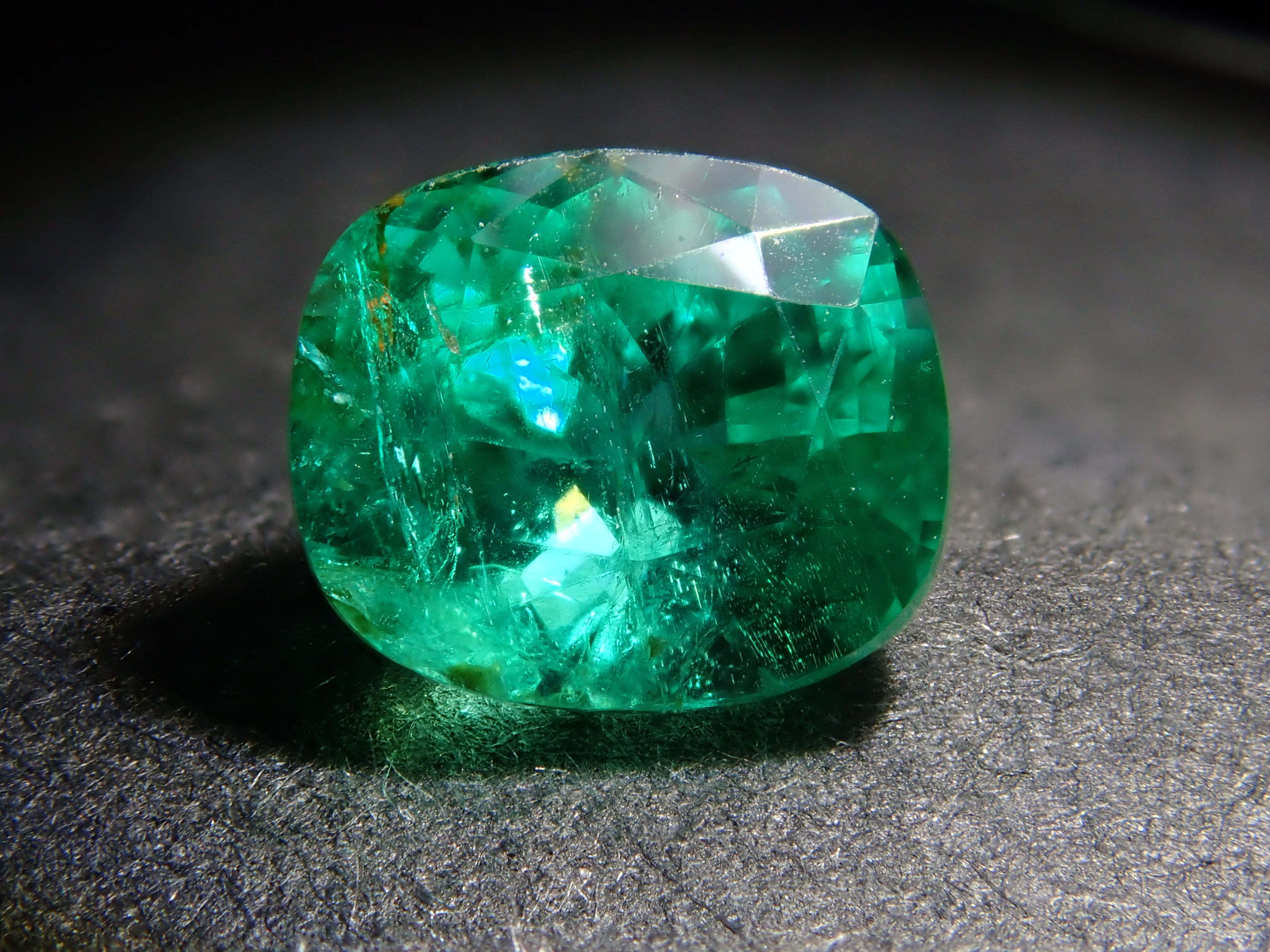 マダガスカル産エメラルド 0.816ctルース