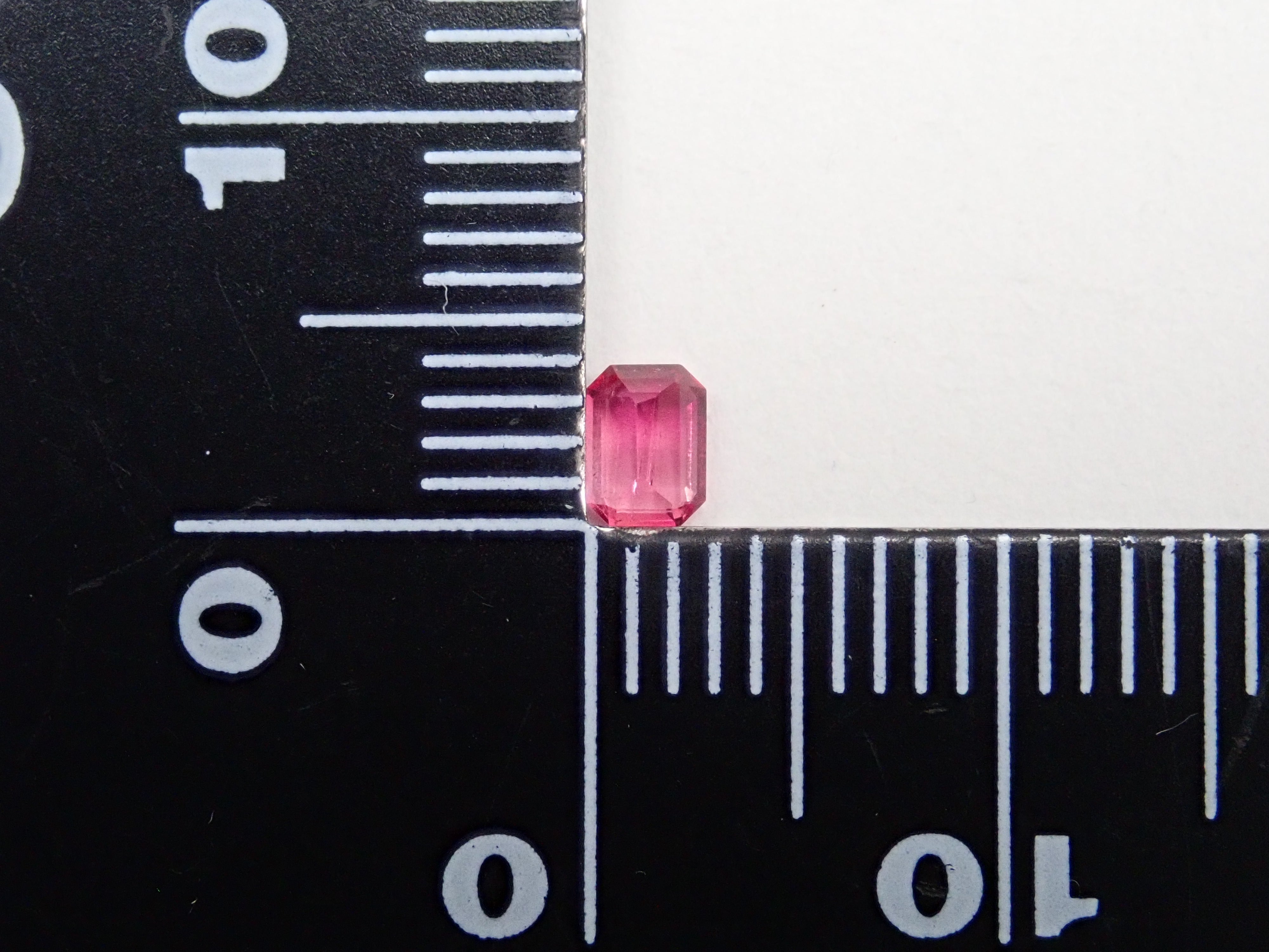【5/6 22時販売】《限定23石》フォスフォフィライトやレッドベリル0.1ctupやピンクダイヤ(FANCY LIGHT PURPLISH PINK)など含むがジェムガチャ1石《複数購入割引有》