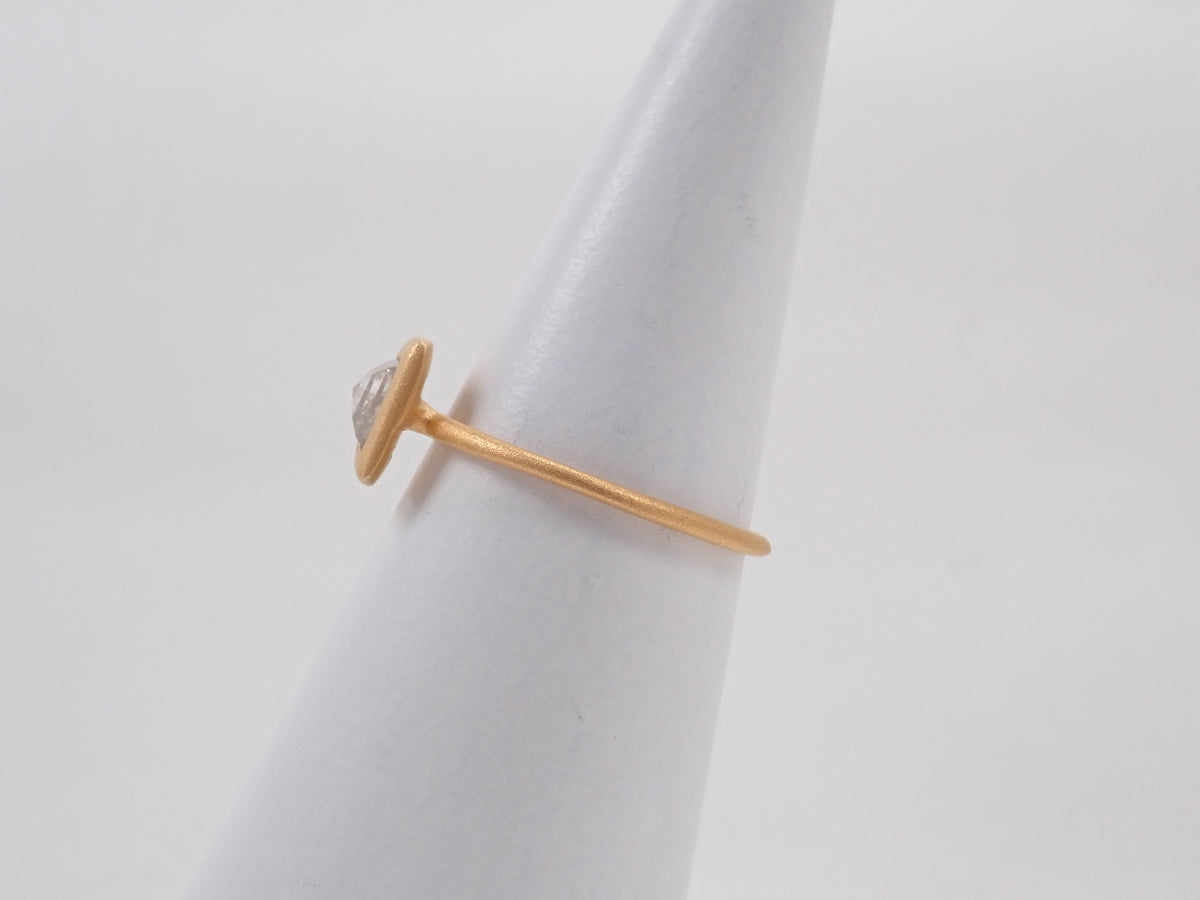 【Available Oct 19, 10 PM】【Colori】K18 Pyramid Cut Diamond 0.731ct Ring with Appraisal Report