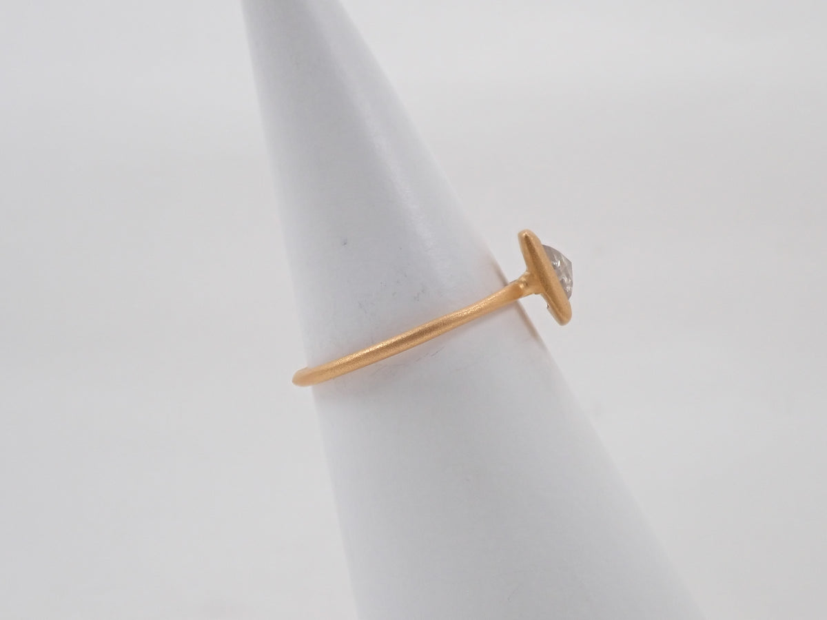【Available Oct 19, 10 PM】【Colori】K18 Pyramid Cut Diamond 0.731ct Ring with Appraisal Report