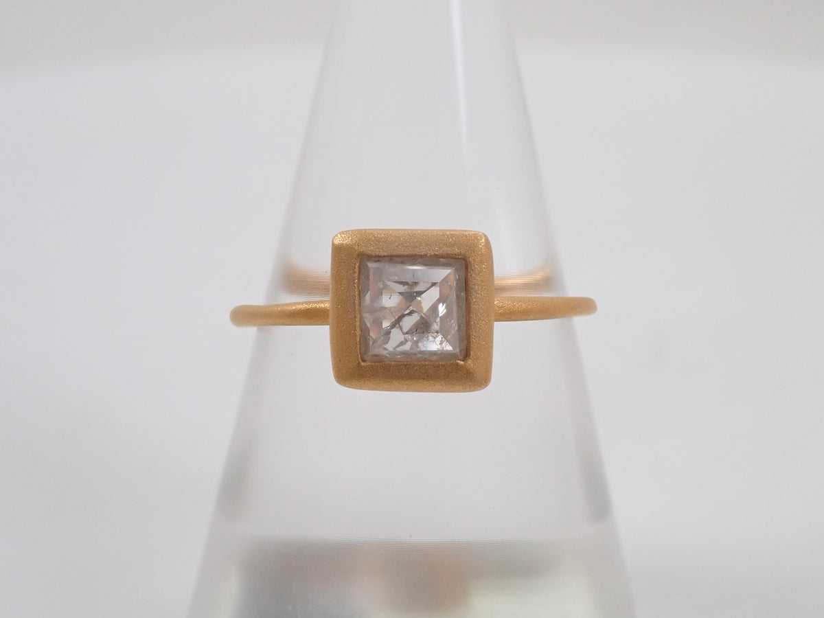【Available Oct 19, 10 PM】【Colori】K18 Pyramid Cut Diamond 0.731ct Ring with Appraisal Report