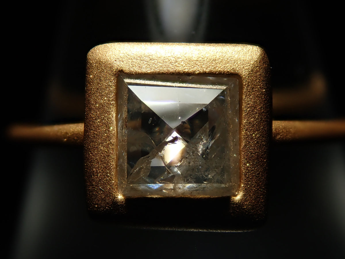 【Available Oct 19, 10 PM】【Colori】K18 Pyramid Cut Diamond 0.731ct Ring with Appraisal Report