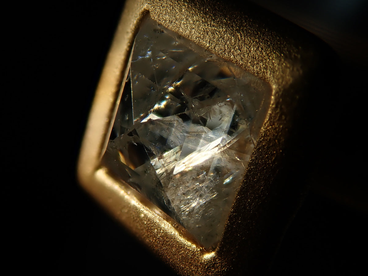【Available Oct 19, 10 PM】【Colori】K18 Pyramid Cut Diamond 0.731ct Ring with Appraisal Report