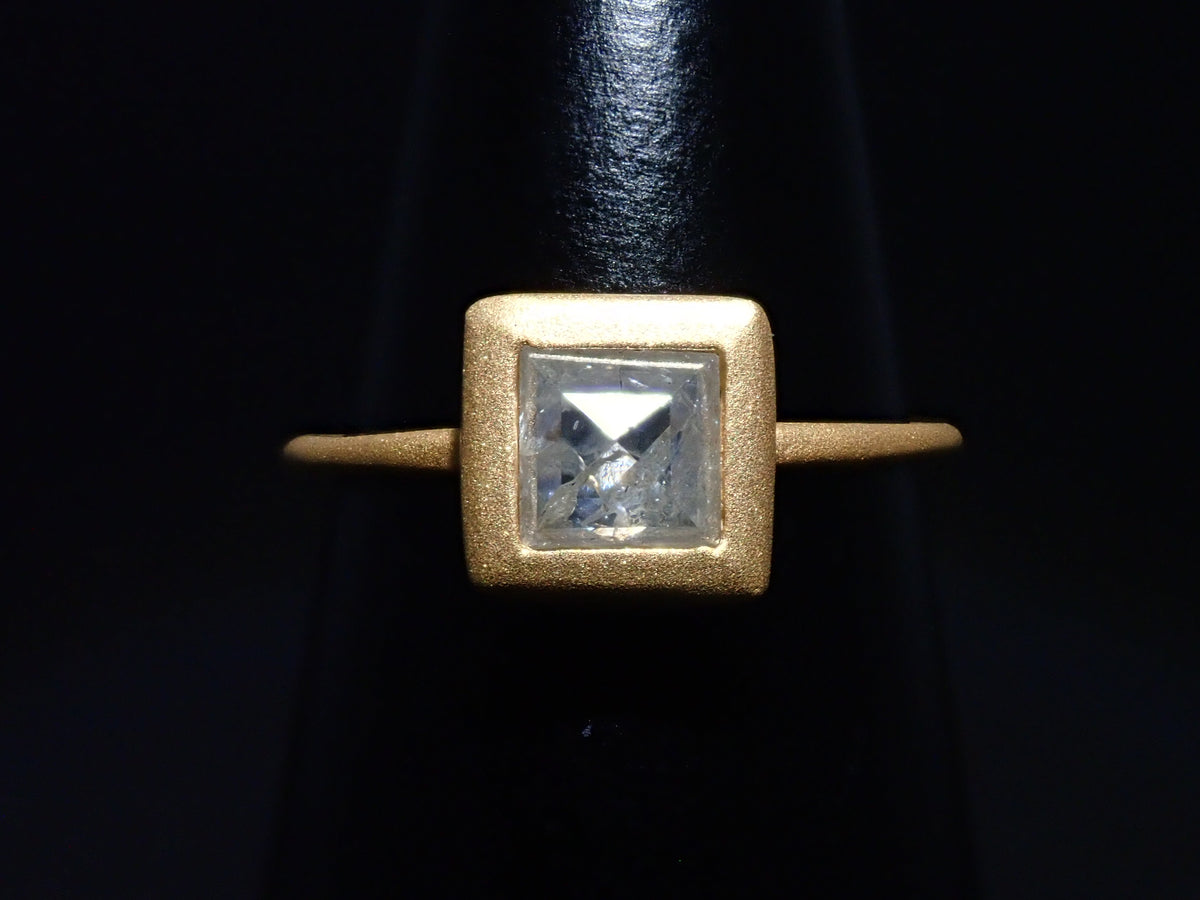 【Available Oct 19, 10 PM】【Colori】K18 Pyramid Cut Diamond 0.731ct Ring with Appraisal Report