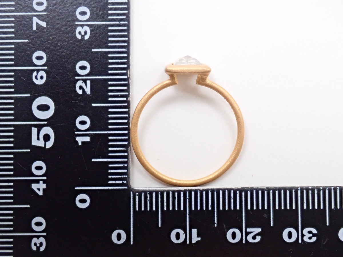 【Available Oct 19, 10 PM】【Colori】K18 Pyramid Cut Diamond 0.731ct Ring with Appraisal Report