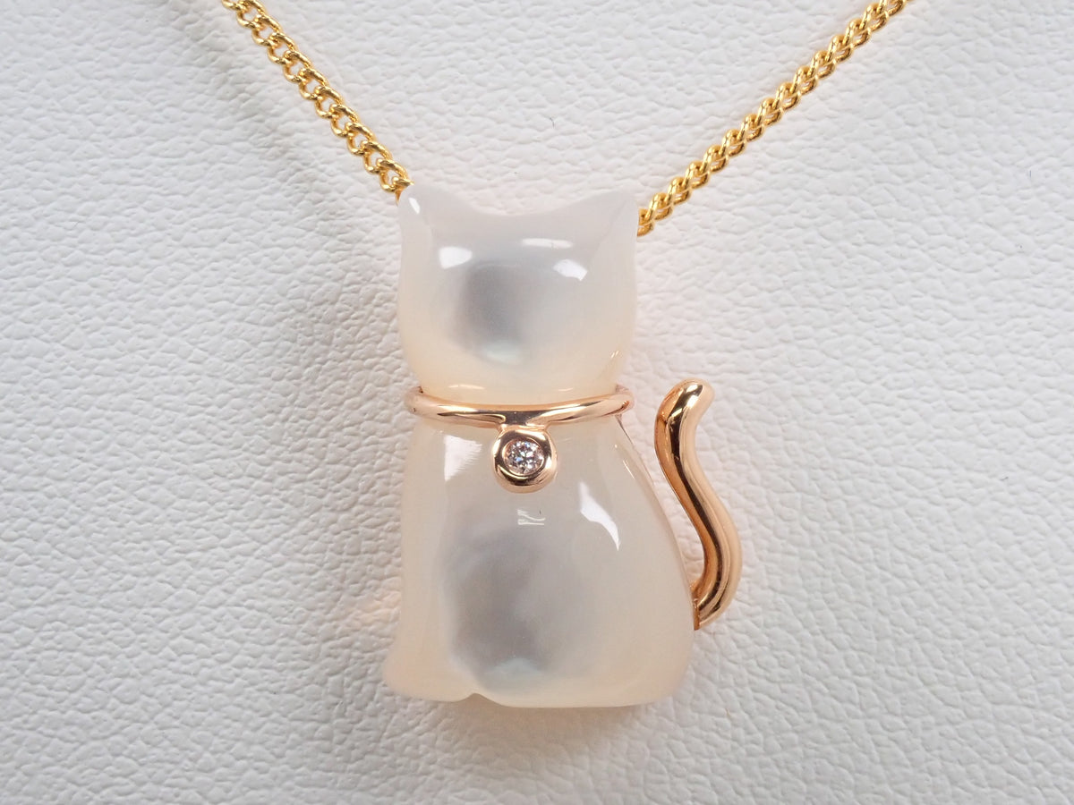 【10/19 22時販売】【カラフリ】K18 白蝶貝 猫モチーフ ダイヤモンド0.01ctペンダントトップ(ネックレストップ)鑑別書
