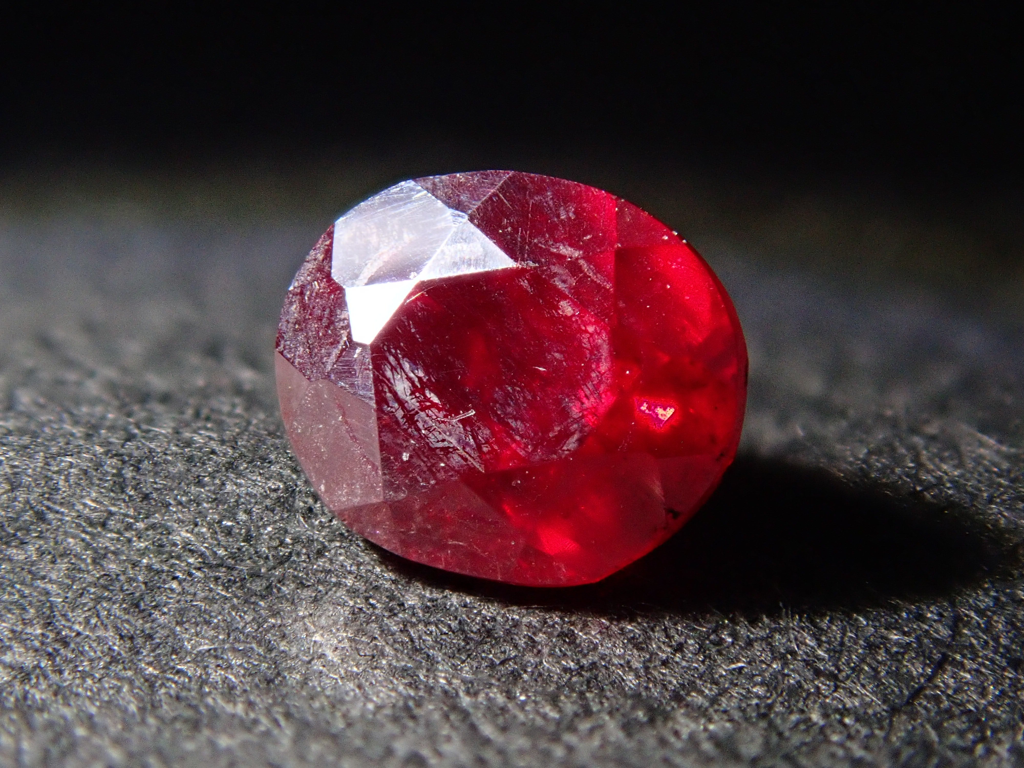 【1月10日晚間10點開售】中國硃砂裸石 0.811克拉,附真品證書