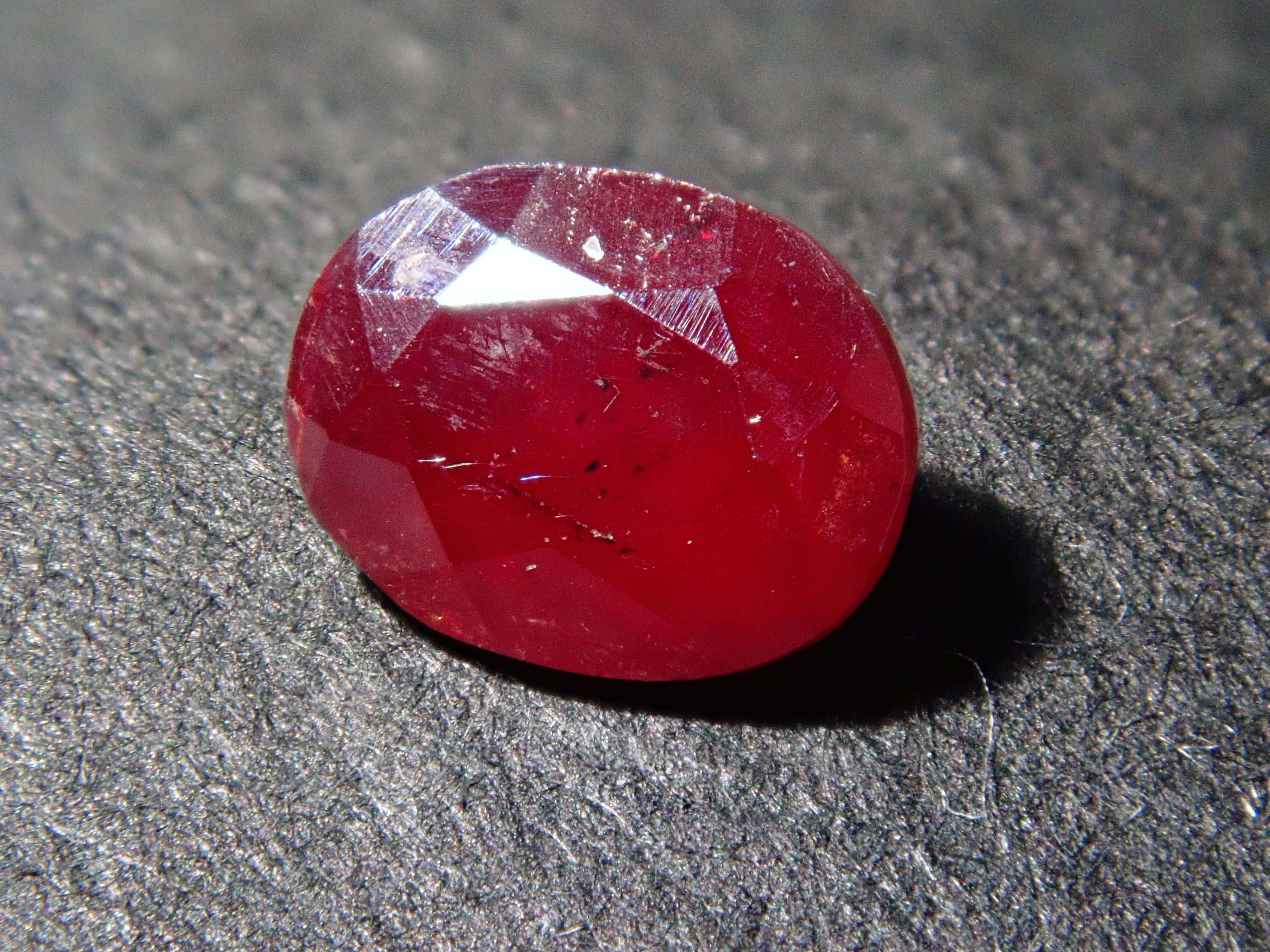 【12/13 22時販売】中国産シンシャ(辰砂・シナバー) 0.818ctルース(ファセットカット) 鑑別書