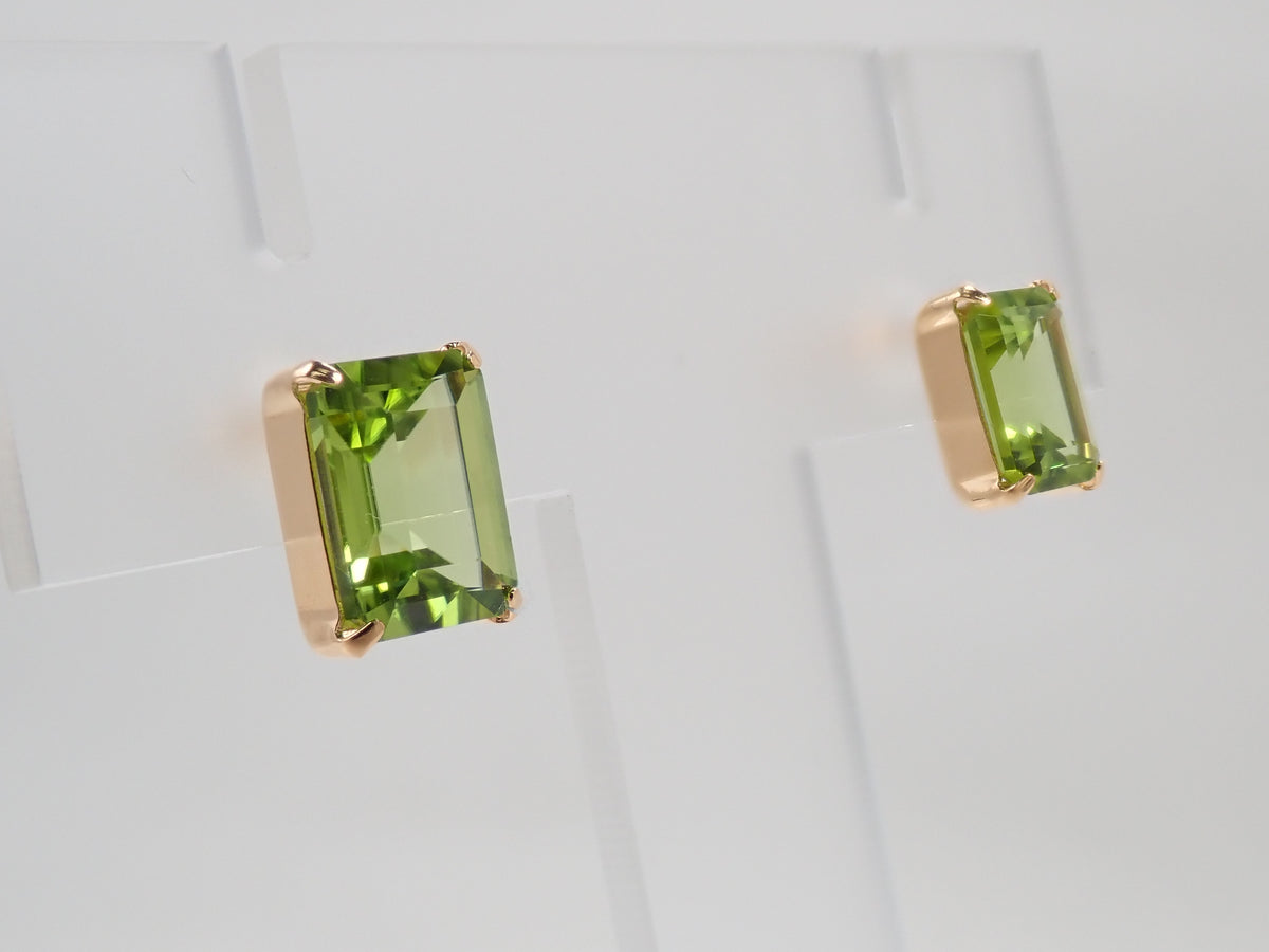 【10/31 22時販売】 K18 ペリドット 合計2.40ct エメラルドカット ピアス 鑑別書付