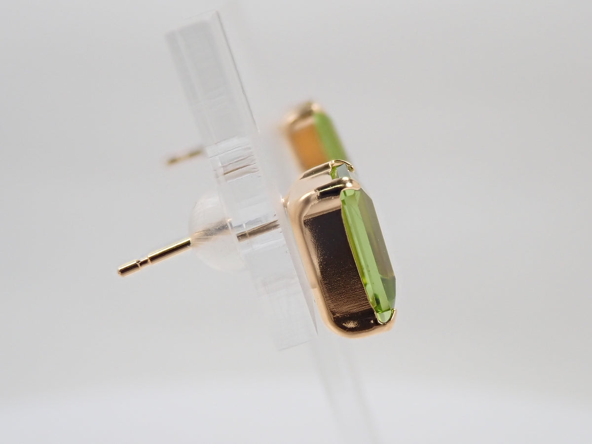 【10/31 22時販売】 K18 ペリドット 合計2.40ct エメラルドカット ピアス 鑑別書付