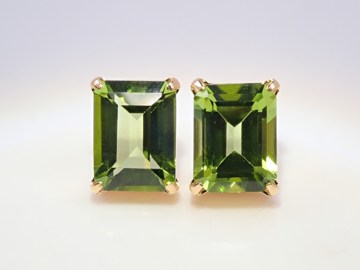 【10/31 22時販売】 K18 ペリドット 合計2.40ct エメラルドカット ピアス 鑑別書付
