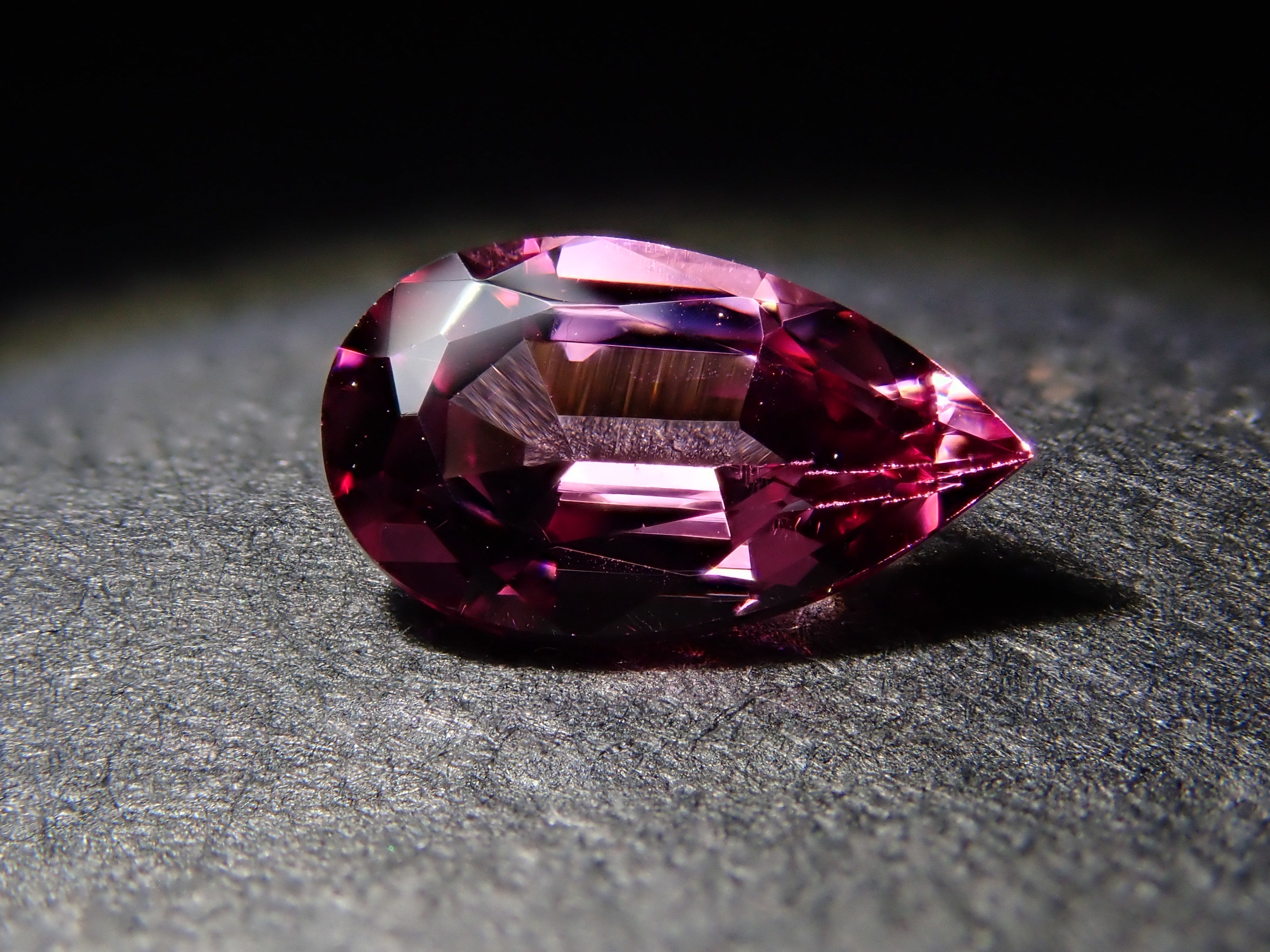 【1月11日 22:00 特價】坦尚尼亞馬來亞石榴石 0.569克拉 裸石