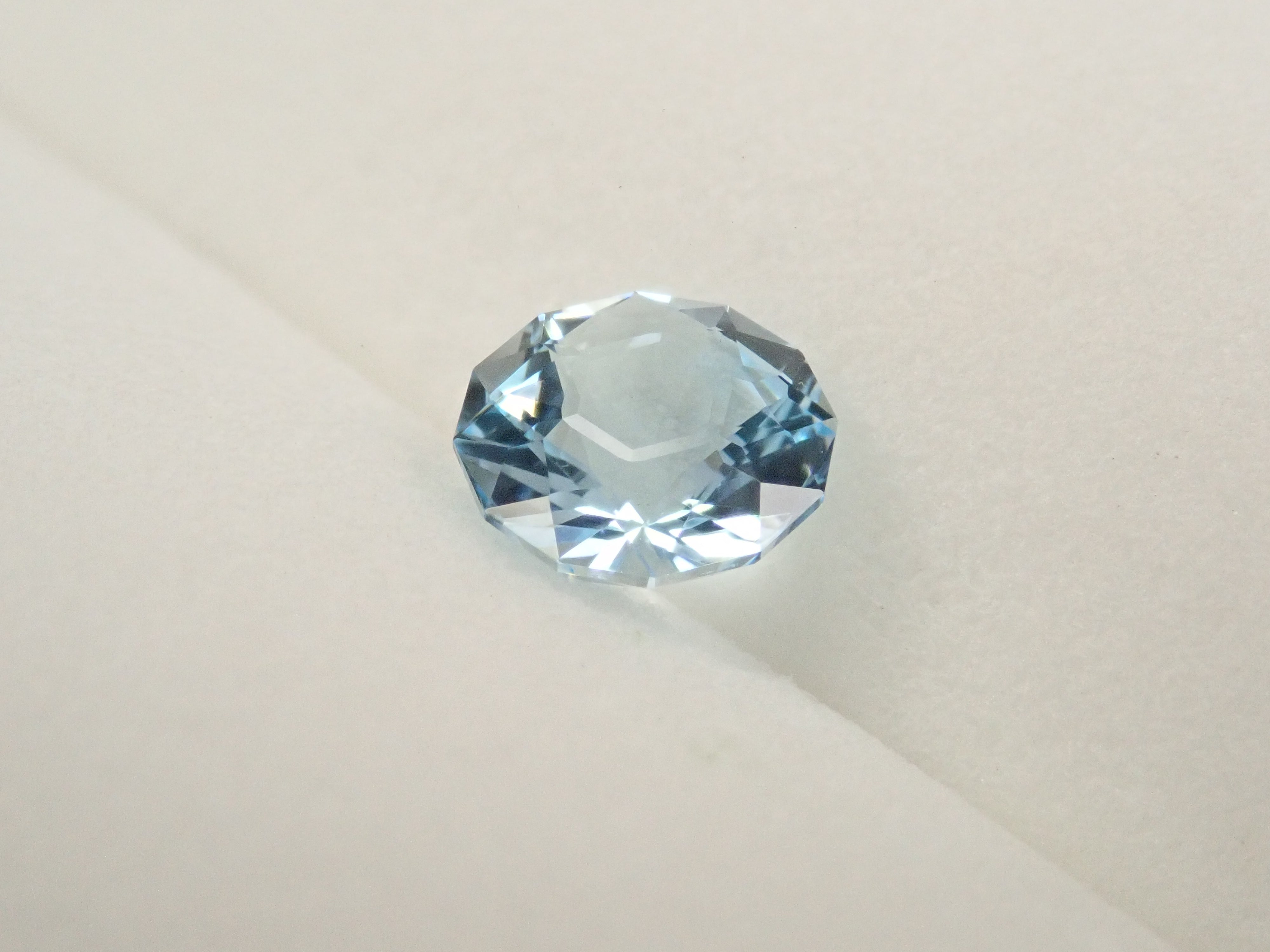 【10/23 22時販売】ブラジル産ブルートパーズ 5.5mm/0.754ctルース
