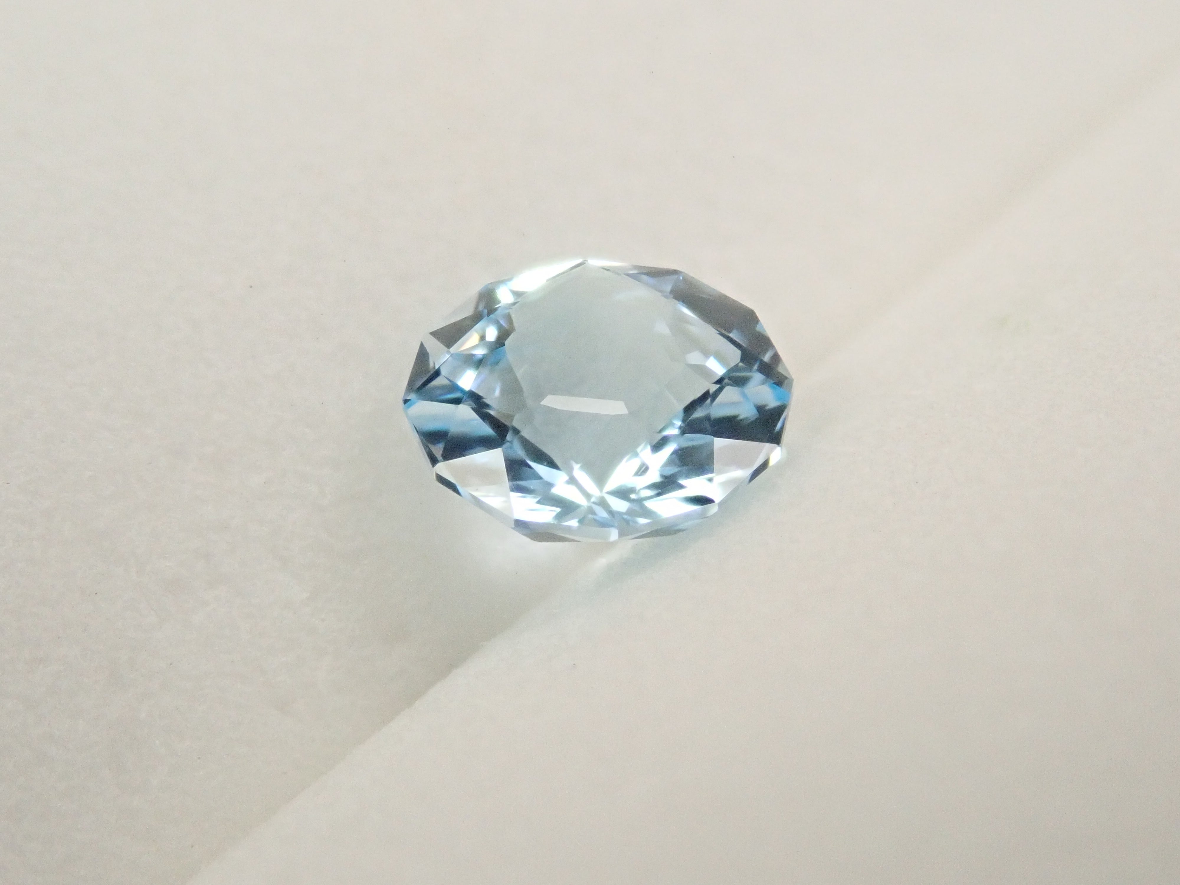 【10/23 22時販売】ブラジル産ブルートパーズ 5.5mm/0.754ctルース