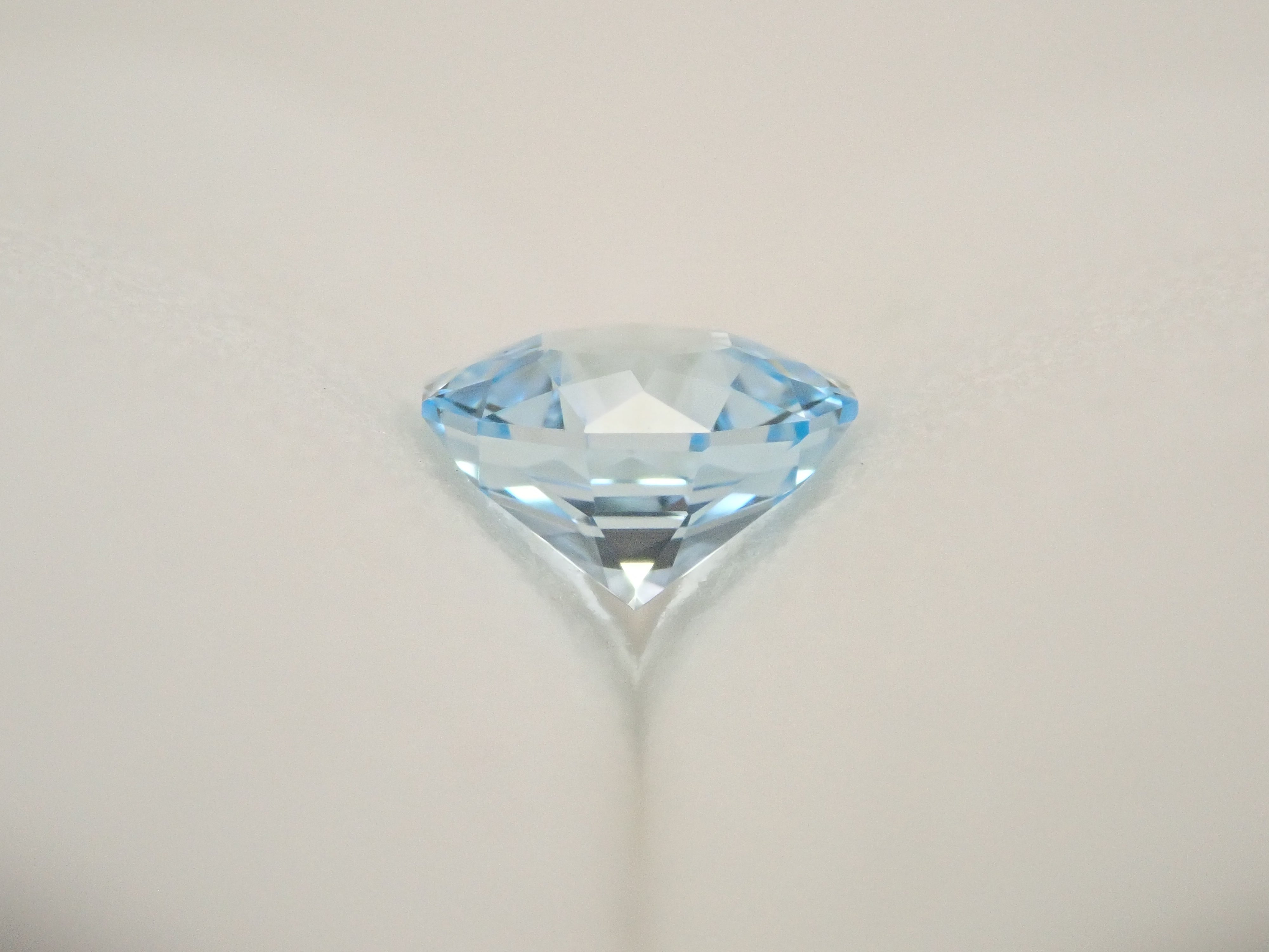 【10/23 22時販売】ブラジル産ブルートパーズ 5.5mm/0.754ctルース