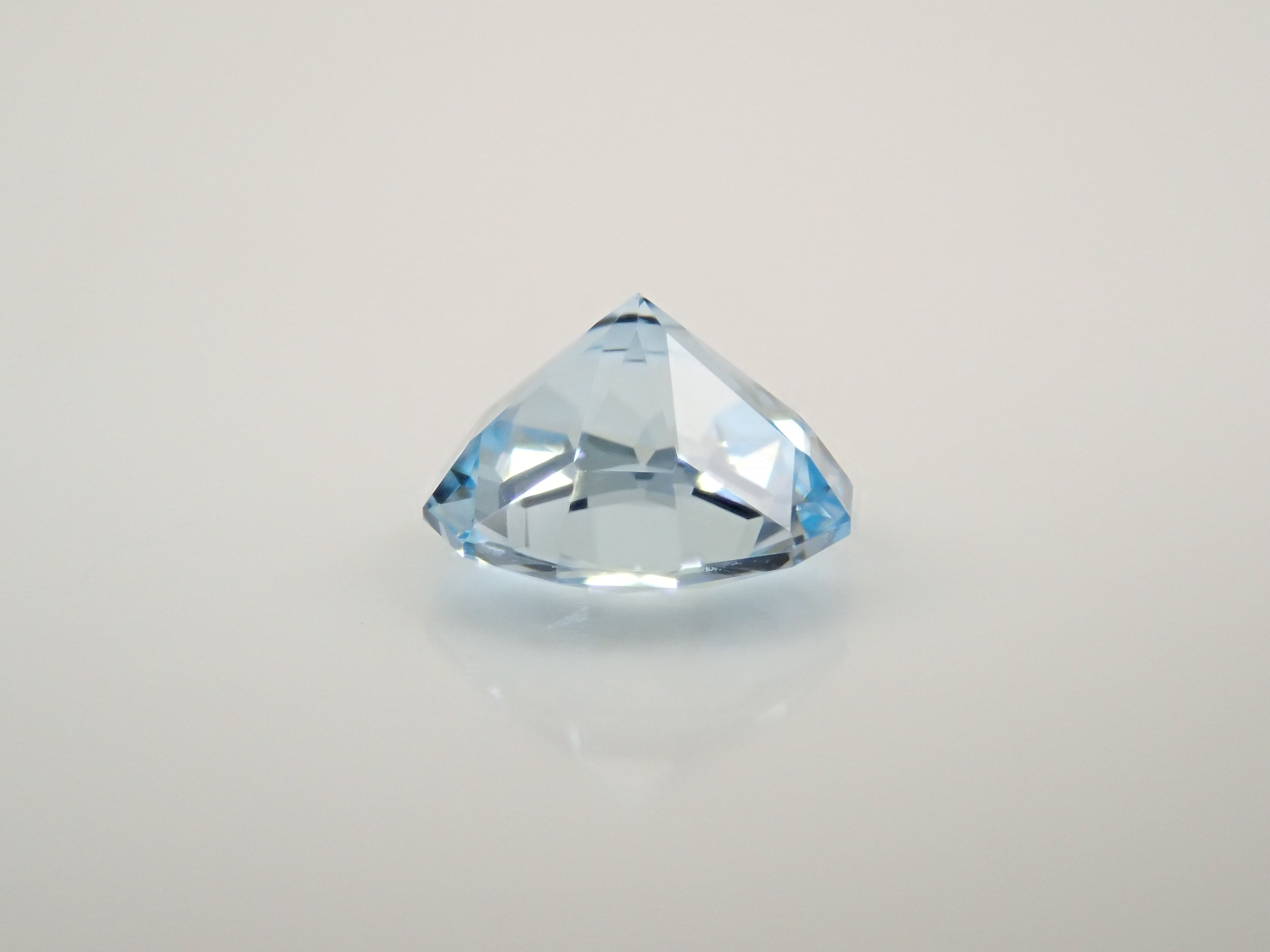 【10/23 22時販売】ブラジル産ブルートパーズ 5.5mm/0.754ctルース