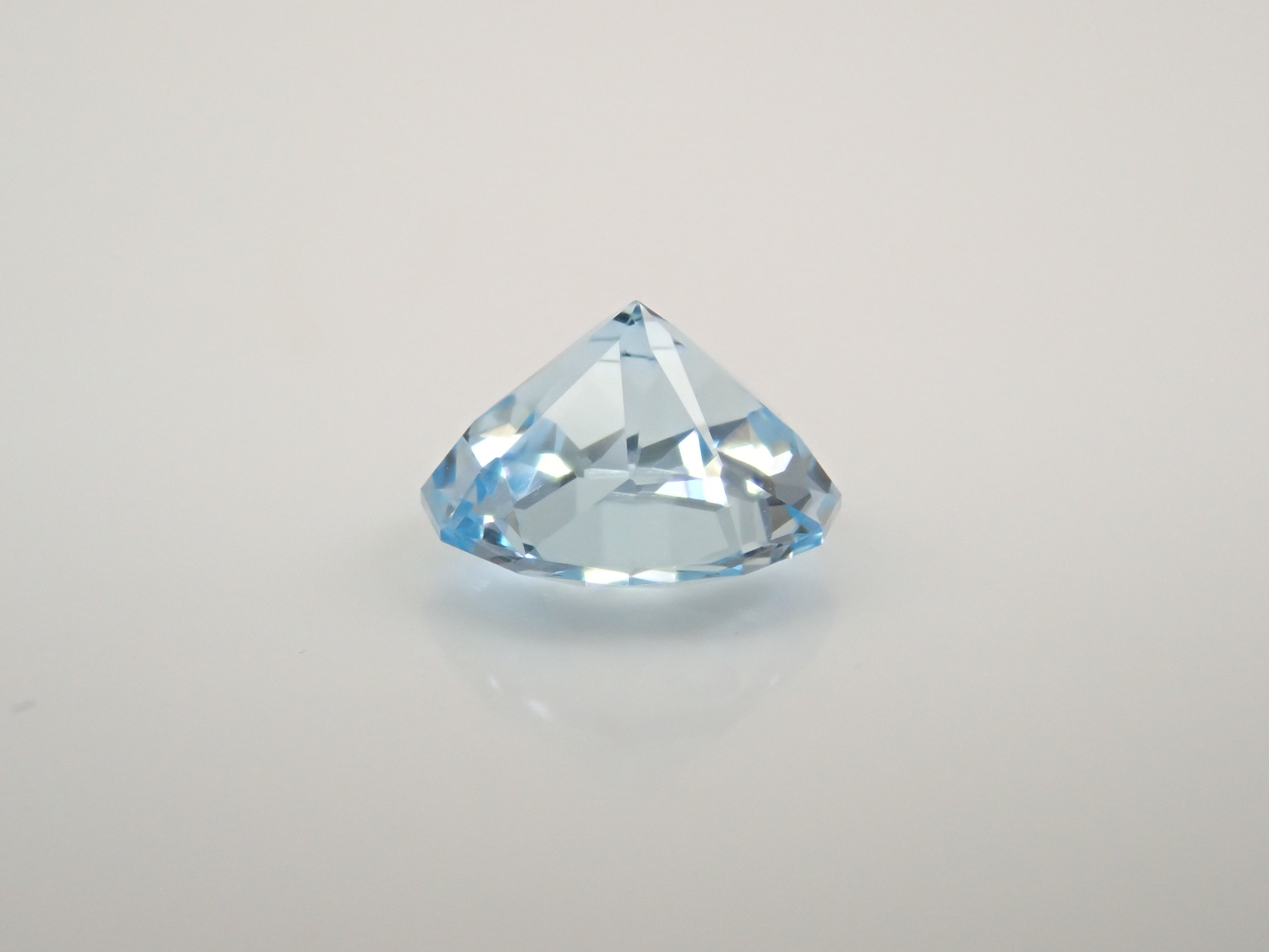 【10/23 22時販売】ブラジル産ブルートパーズ 5.5mm/0.754ctルース