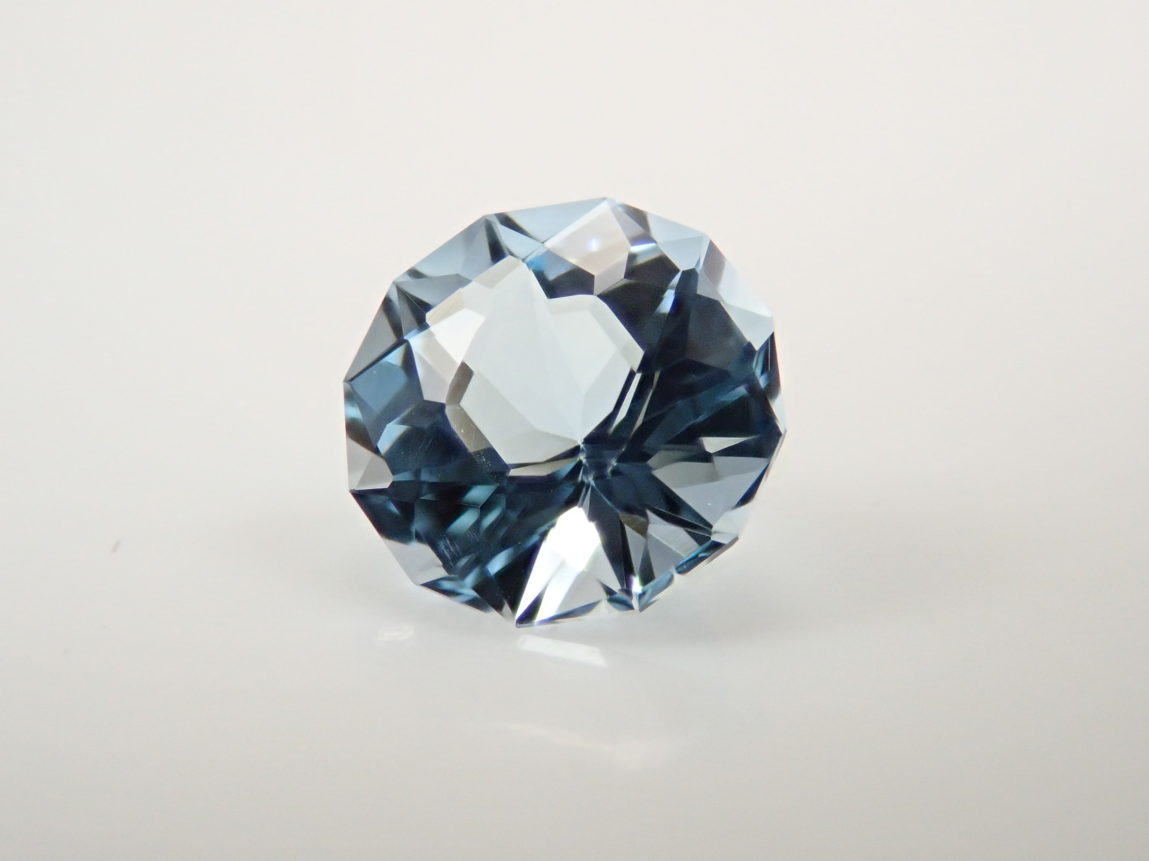 【10/23 22時販売】ブラジル産ブルートパーズ 5.5mm/0.754ctルース
