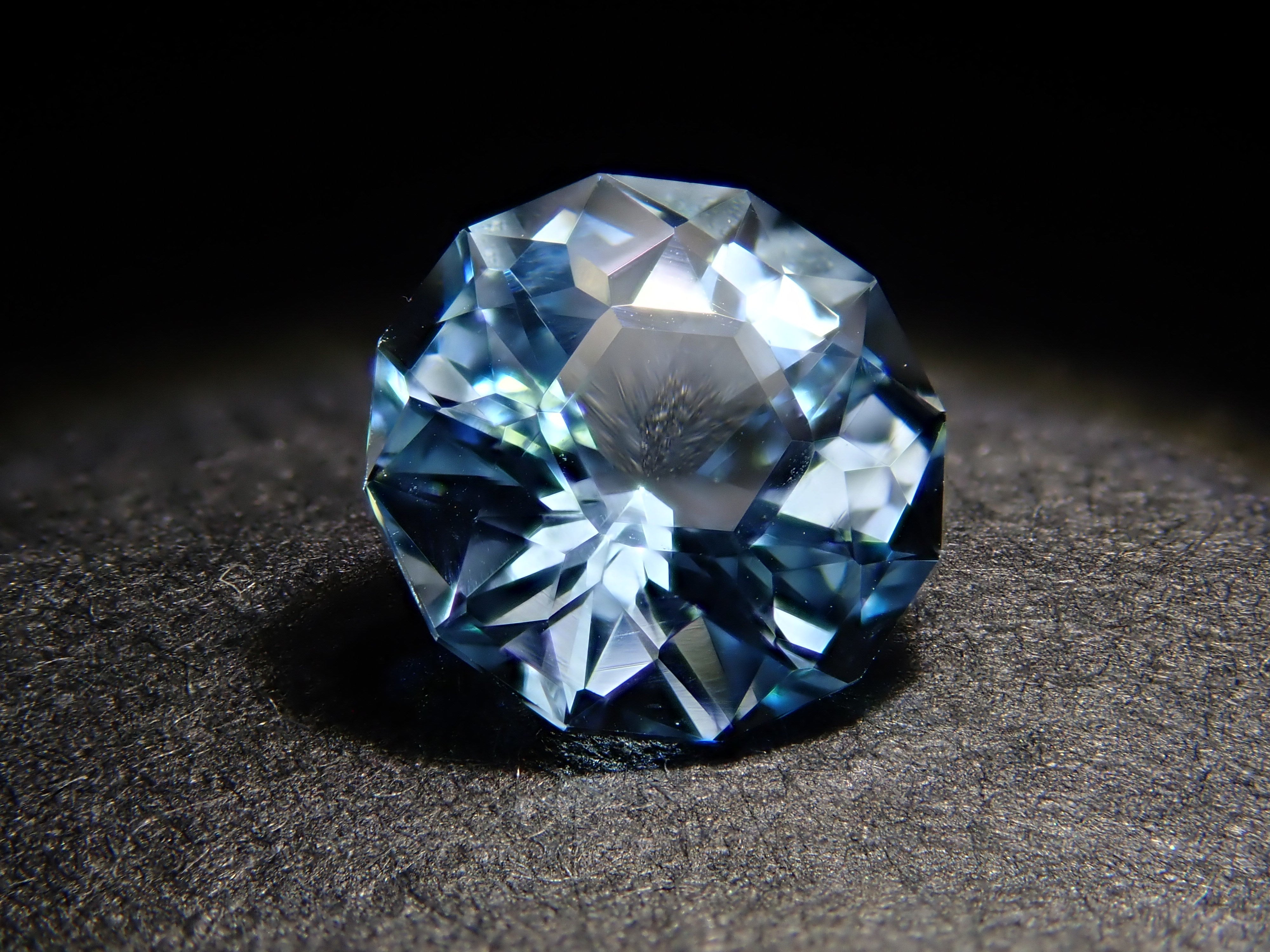 【10/23 22時販売】ブラジル産ブルートパーズ 5.5mm/0.754ctルース