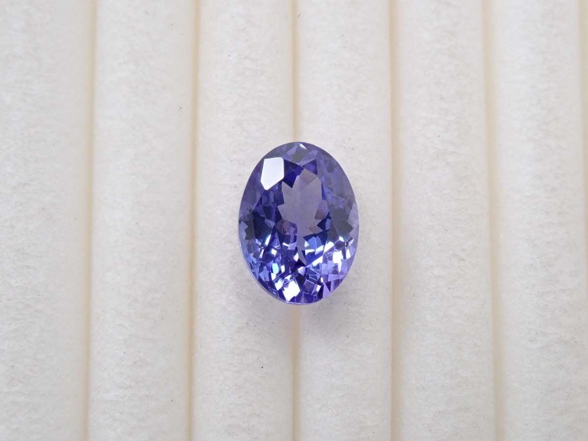 【10/22 22時販売】タンザニア産タンザナイト 0.956ctルース