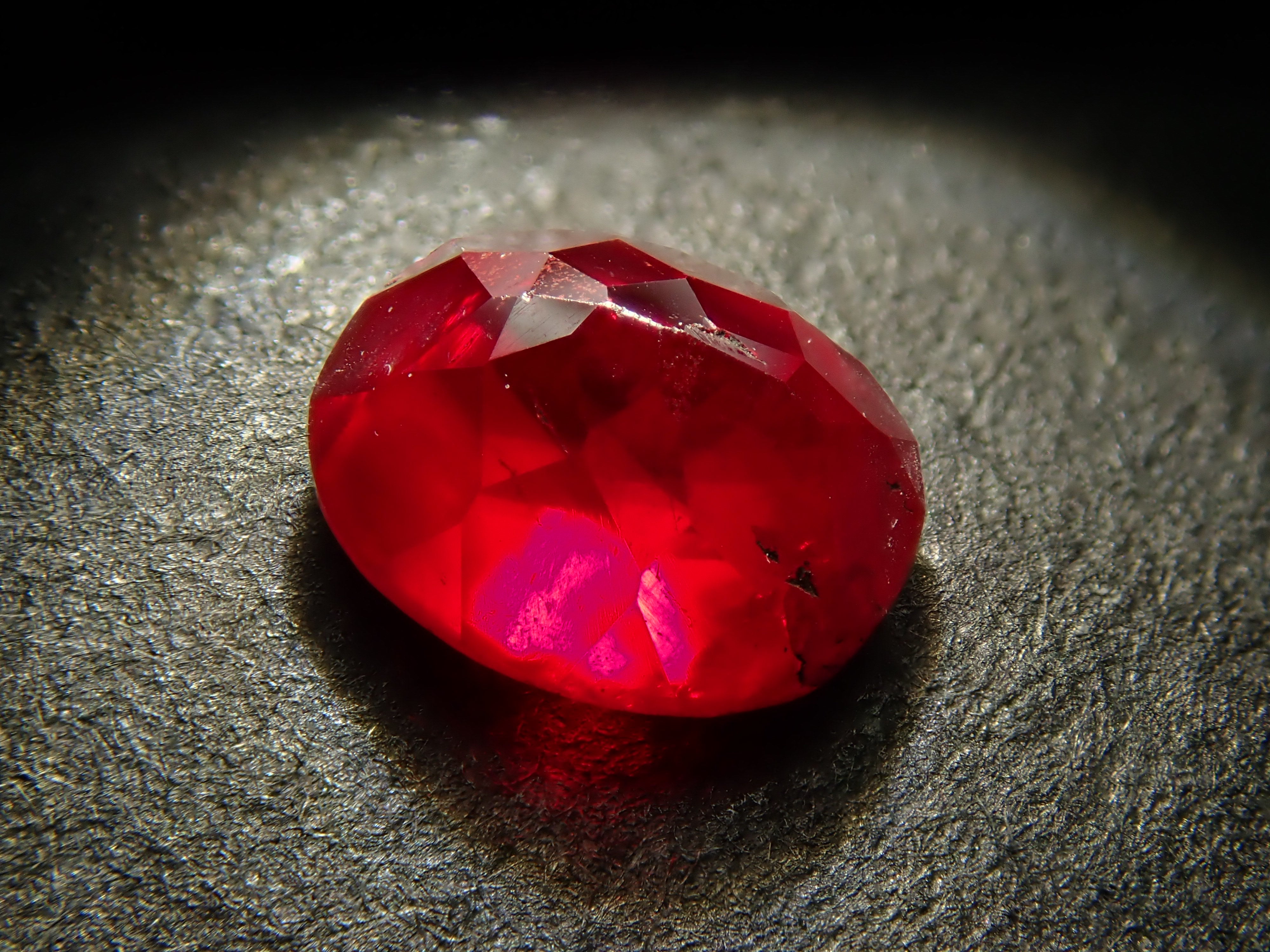 【1月10日晚間10點開售】1.347克拉中國硃砂裸石,附真品證書