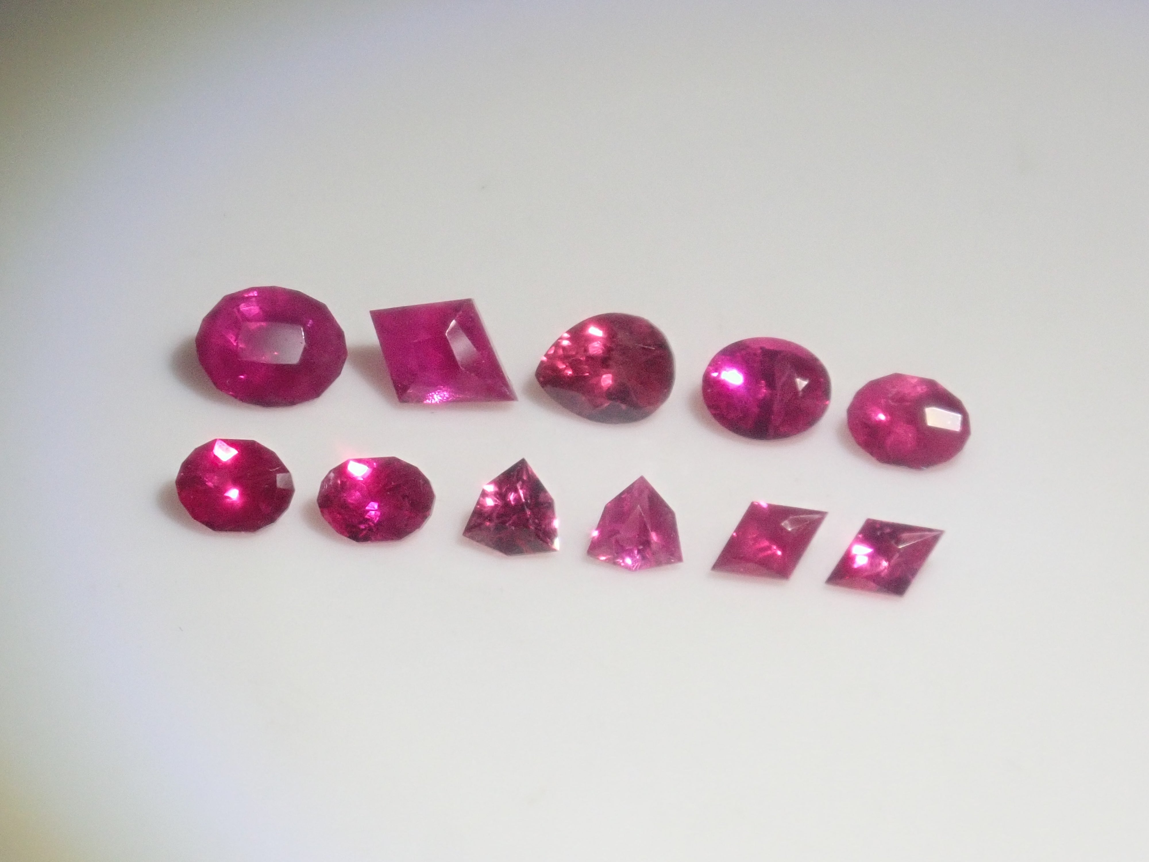 【10/26 22時販売】《限定15石》AIGS付ピジョンブラッドルビー0.59ctやビルマ産スタールビーが当たるルビーガチャ1石ルース《複数購入割引有》