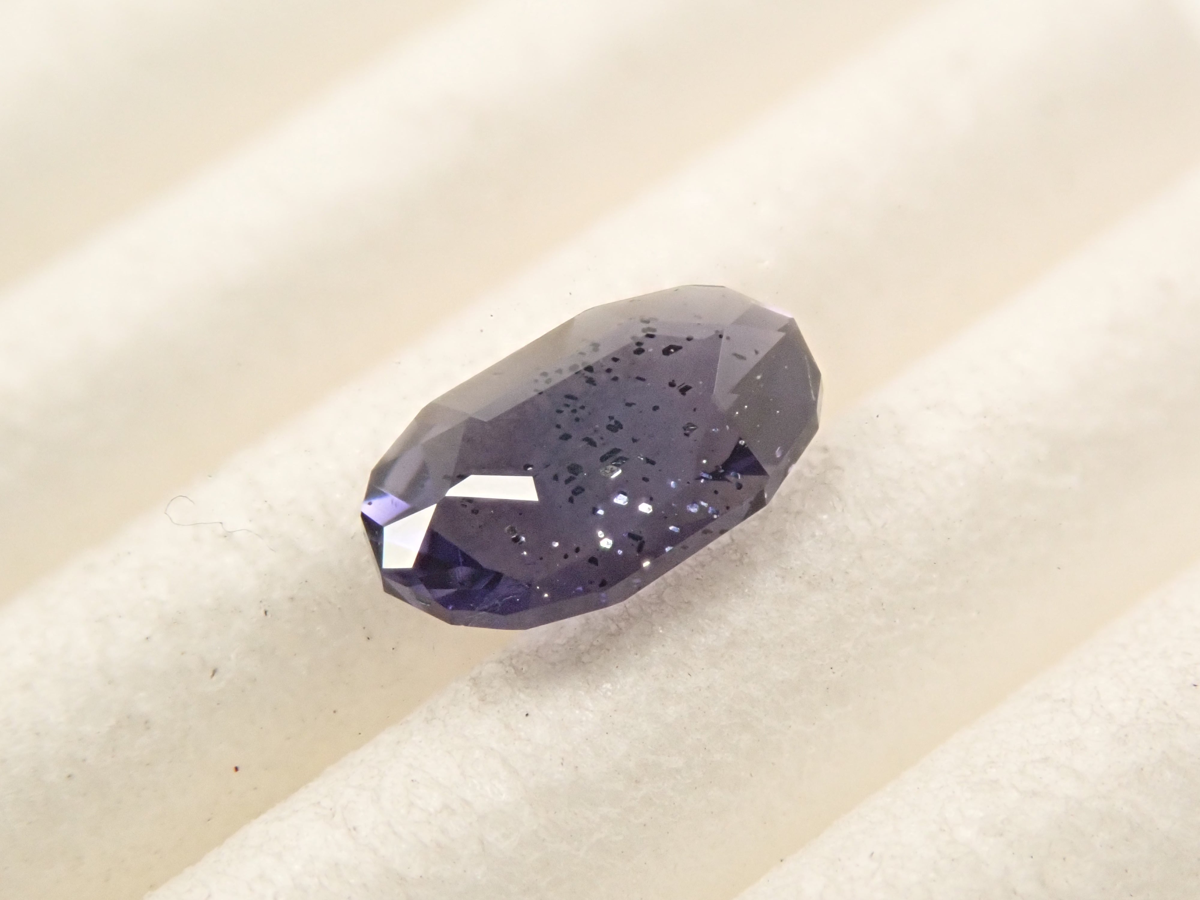 【10/25 22時販売】インド産アイオライトサンストーン 0.331ctルース