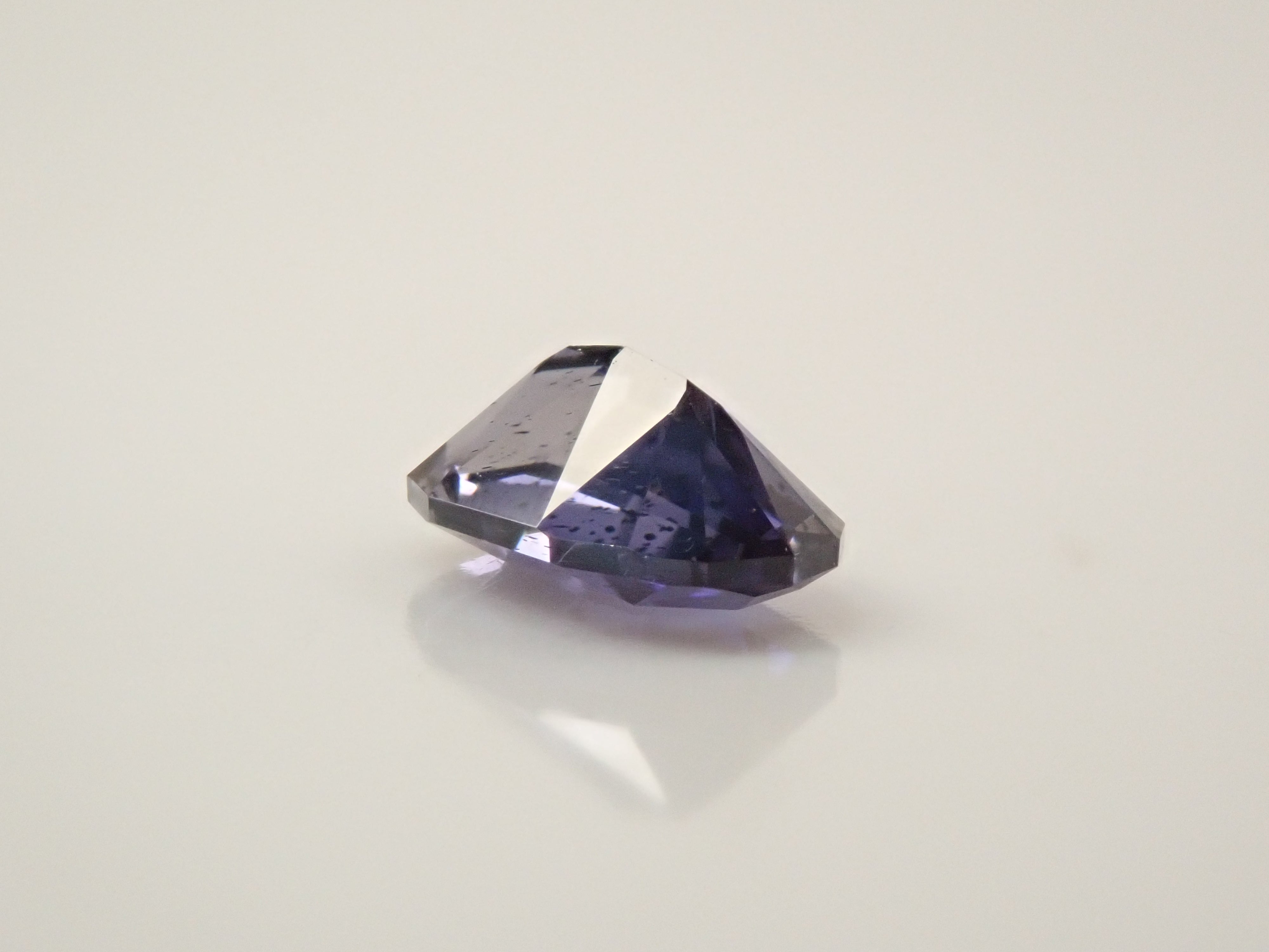 【10/25 22時販売】インド産アイオライトサンストーン 0.331ctルース
