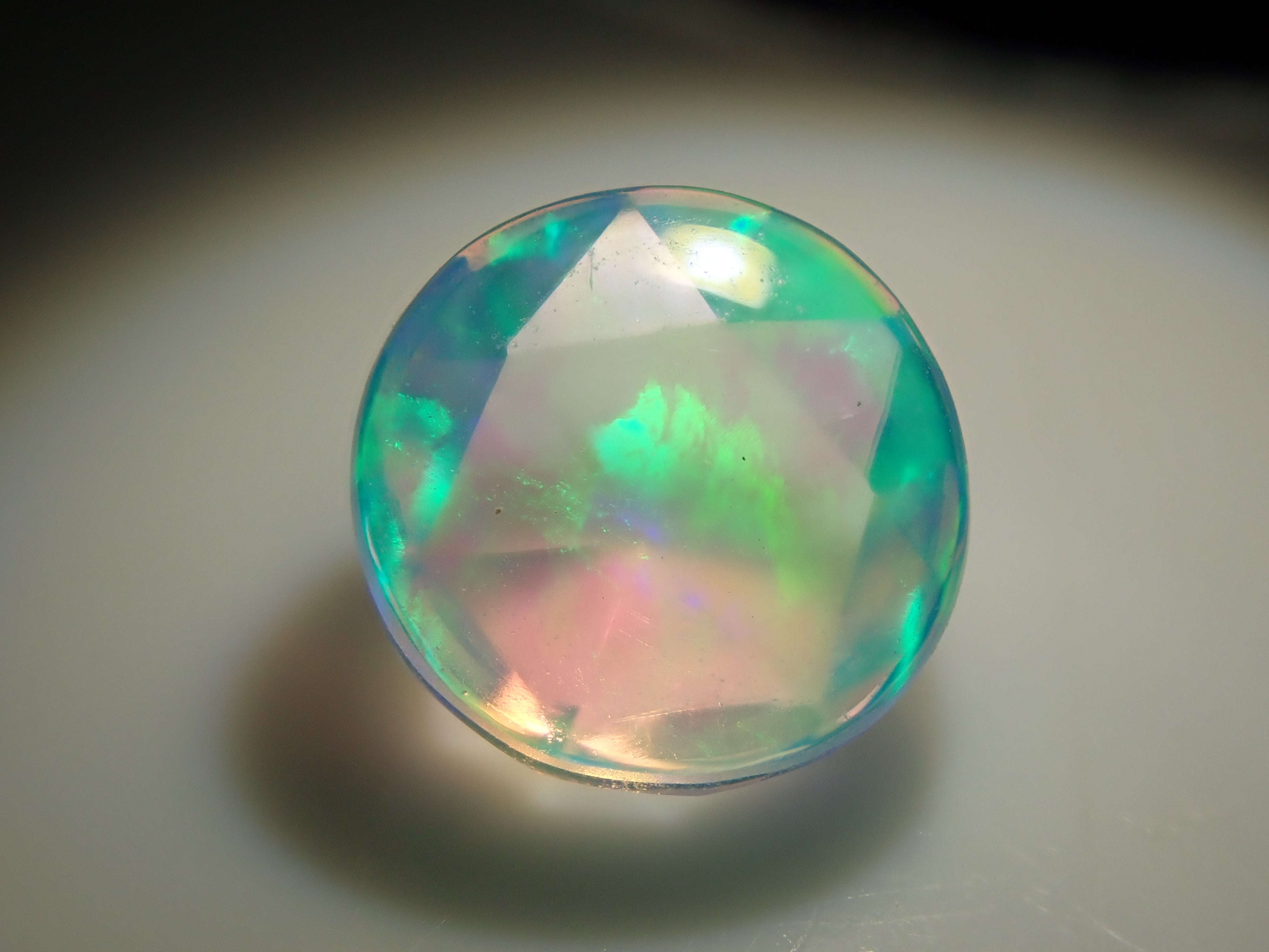 【11/10 22時販売】合成オパール 6.1mm/0.792ctルース(ローズカット) (ローズカット)