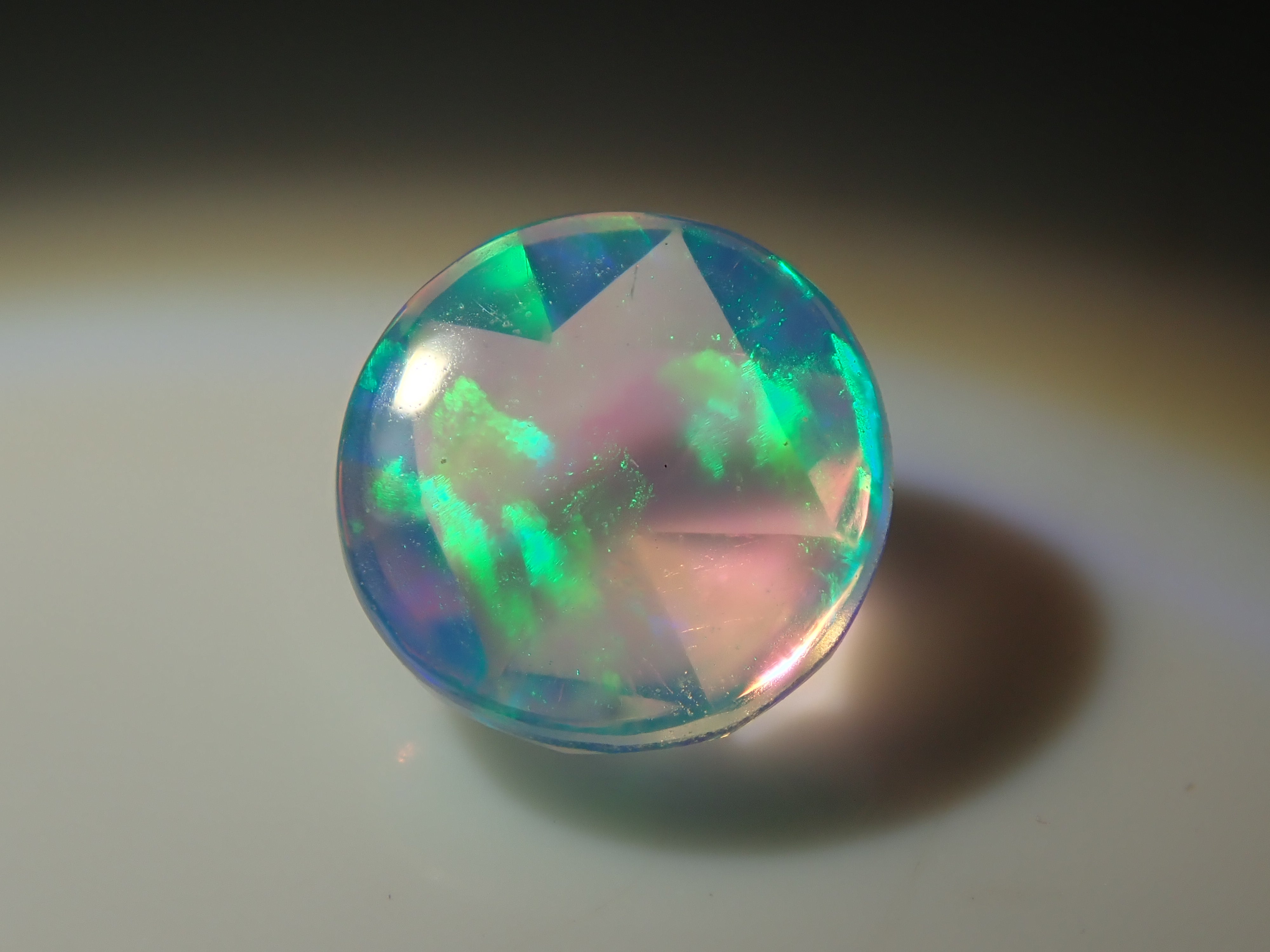 【11/10 22時販売】合成オパール 6.1mm/0.792ctルース(ローズカット) (ローズカット)