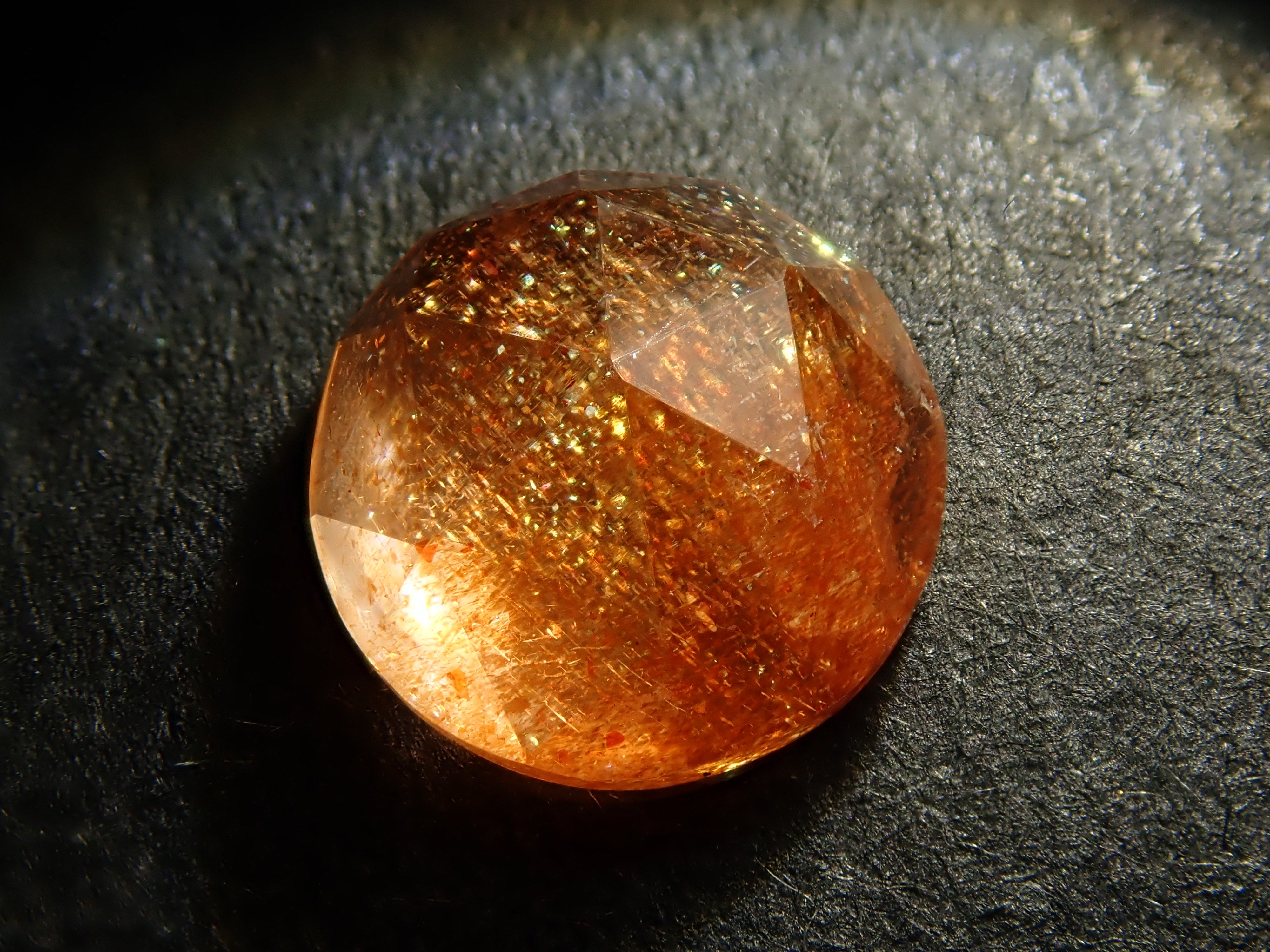 【11/10 22時販売】タンザニア産サンストーン(イリュージョンサンストーン) 6.3mm/0.911ctルース(ローズカット)