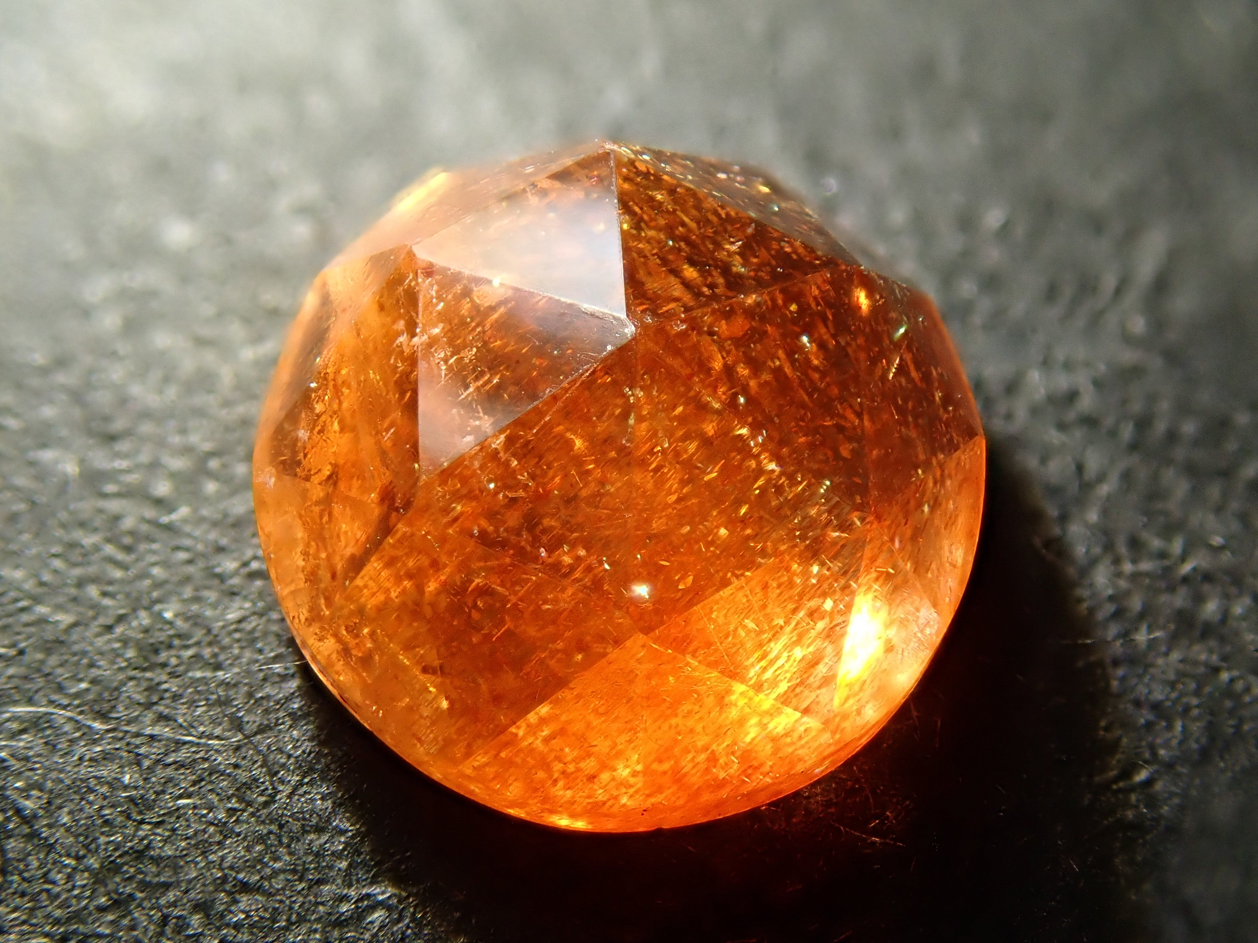 【11/10 22時販売】タンザニア産サンストーン(イリュージョンサンストーン) 6.3mm/0.911ctルース(ローズカット)