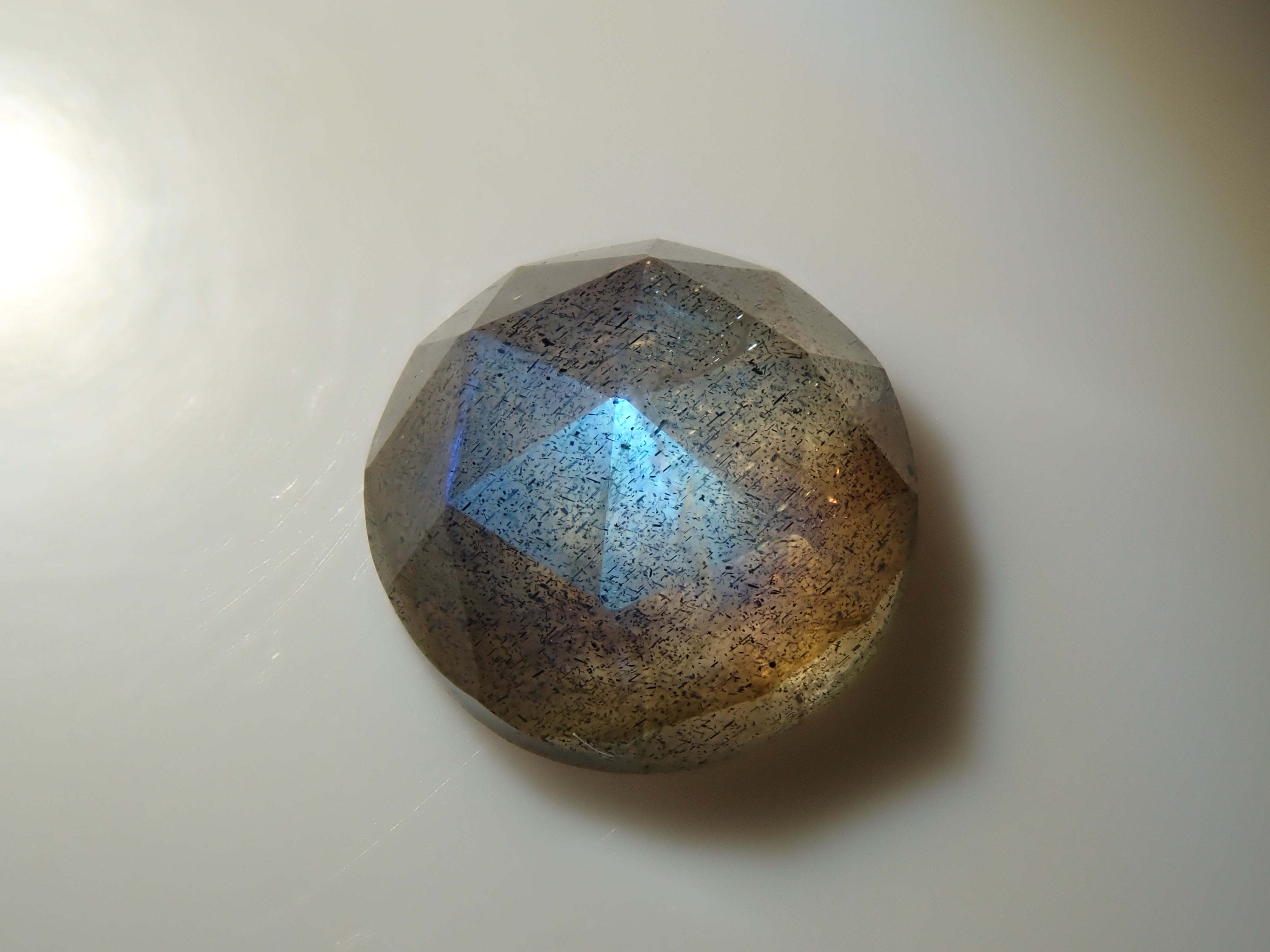 【1/5 22時販売】マダガスカル産ラブラドライト 6.1mm/0.816ctルース(ローズカット)