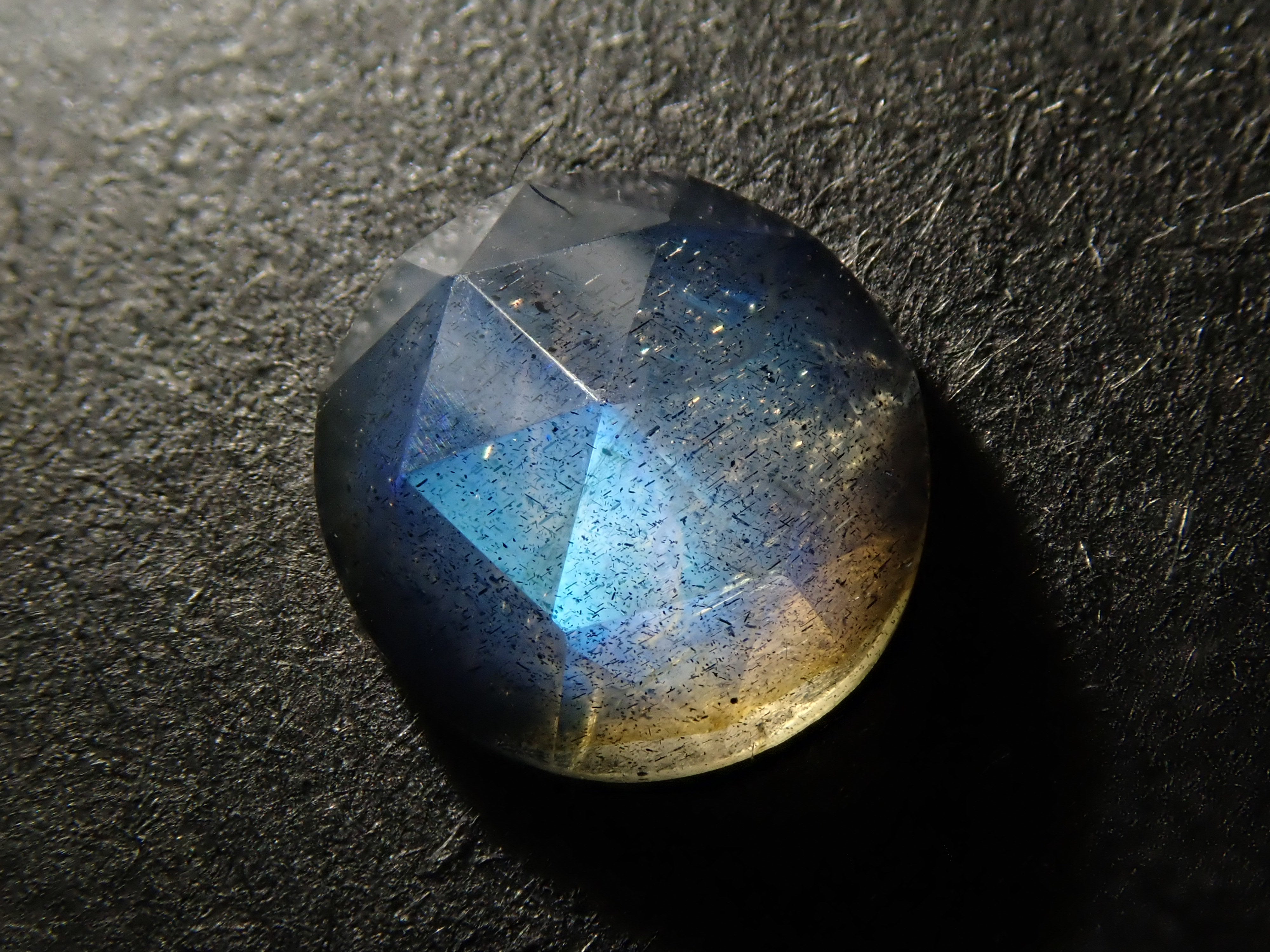 【1/5 22時販売】マダガスカル産ラブラドライト 6.1mm/0.816ctルース(ローズカット)