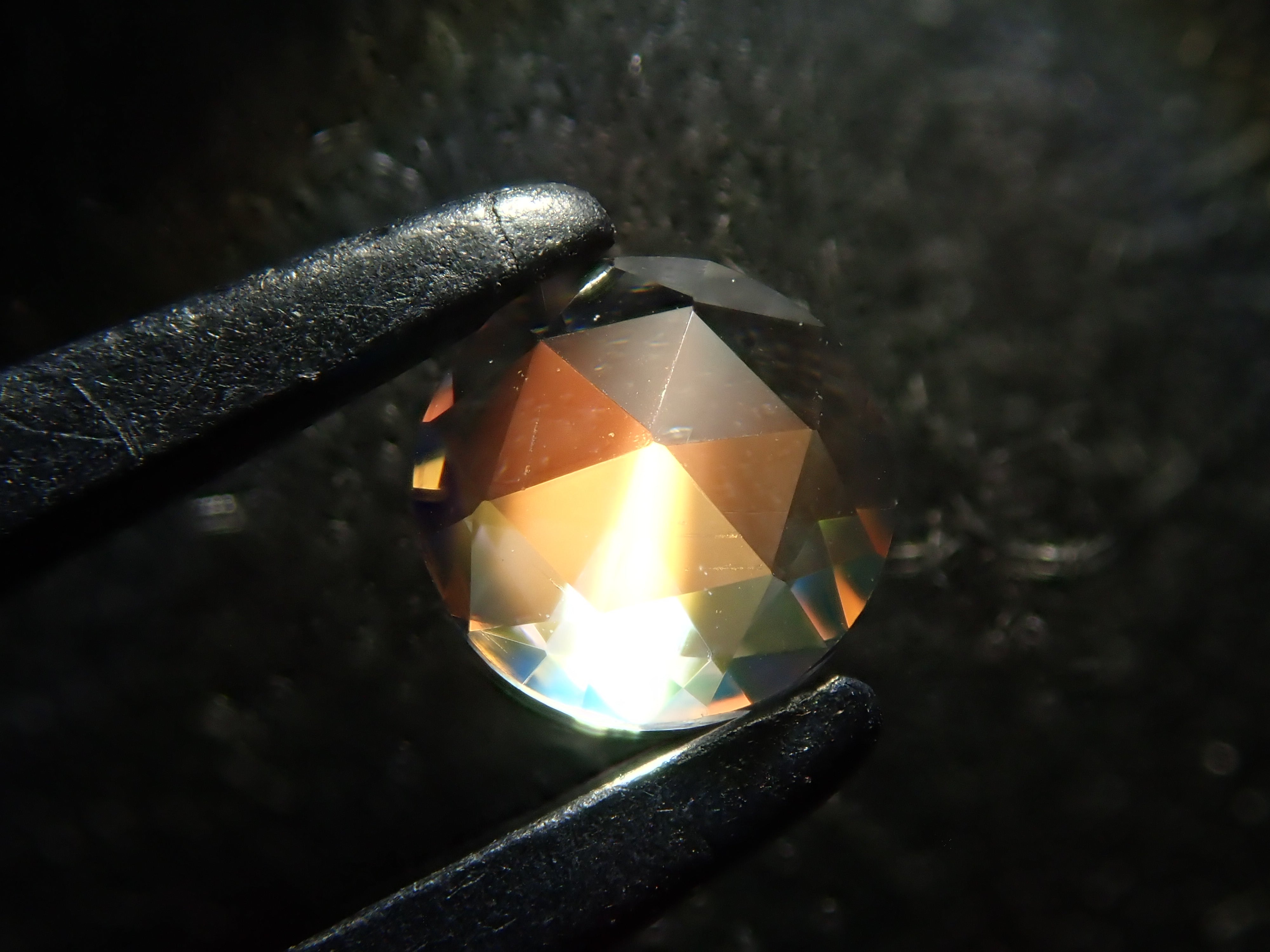 【11/10 22時販売】タンザニア産アンデシン・ラブラドライト(通称名 レインボームーンストーン) 4.3mm/0.238ctルース(ローズカット)