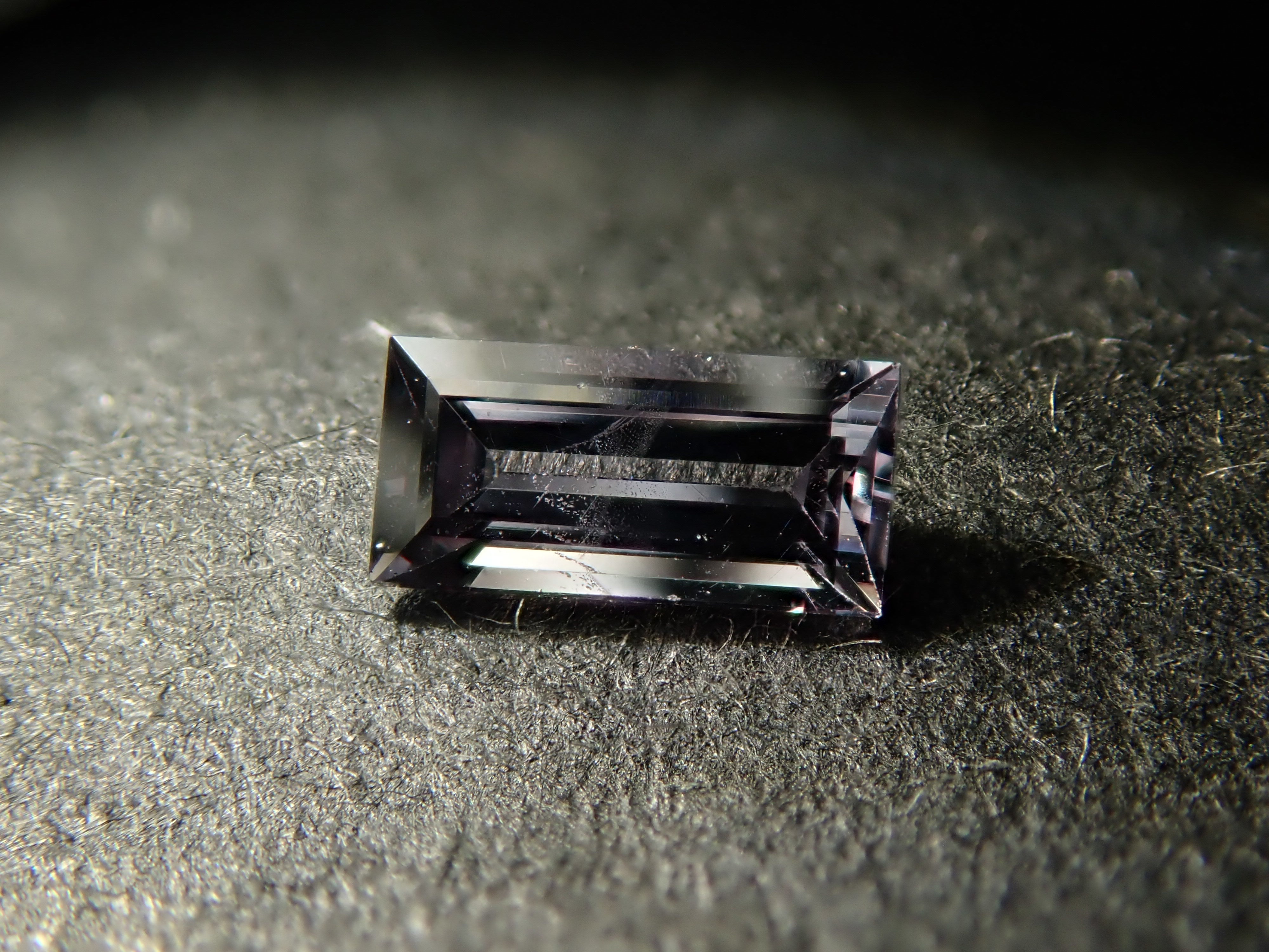 【1/10 22時販売】マダガスカル産ベキリーブルーガーネット(カラーチェンジガーネット) 0.131ctルース