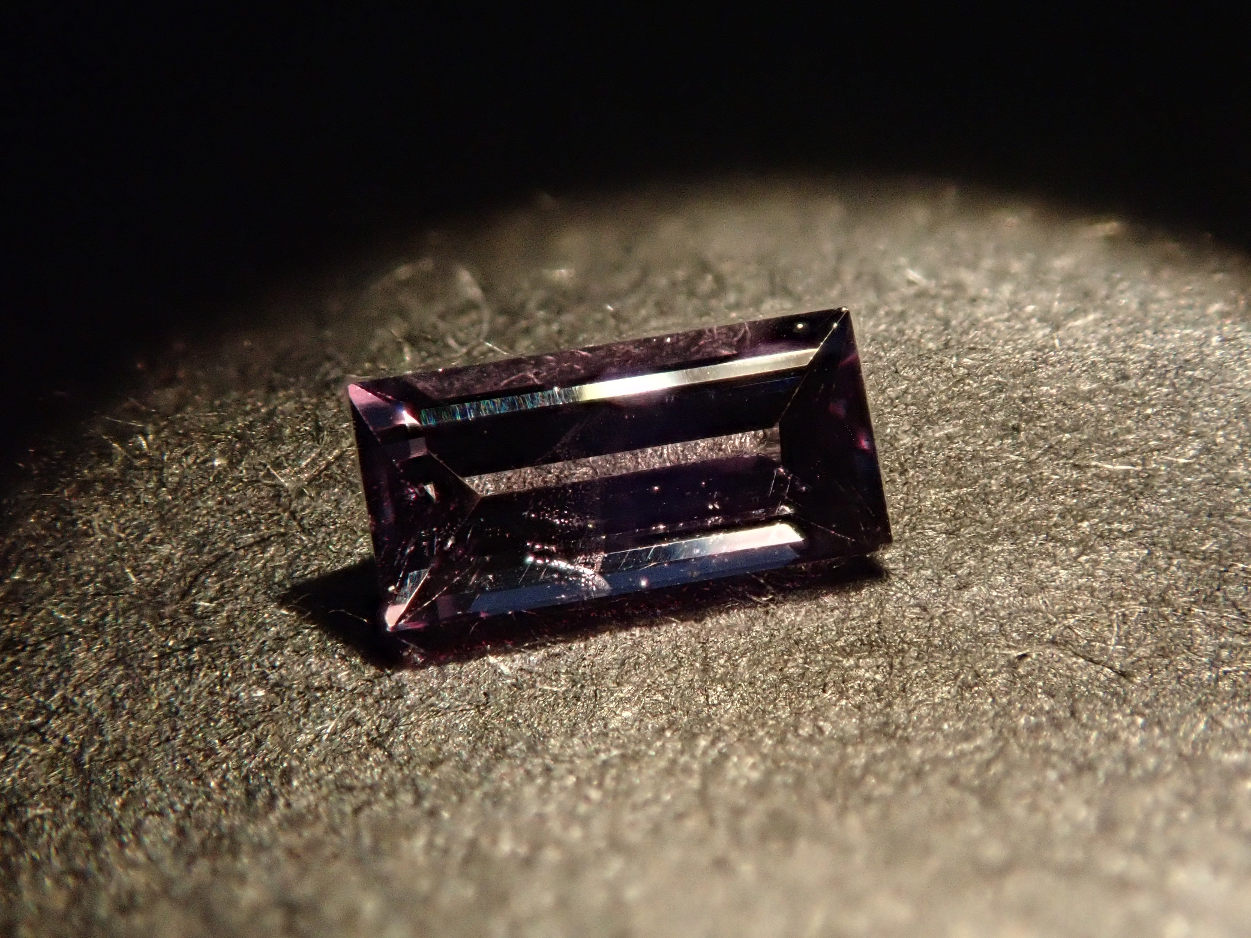 【1/10 22時販売】マダガスカル産ベキリーブルーガーネット(カラーチェンジガーネット) 0.131ctルース