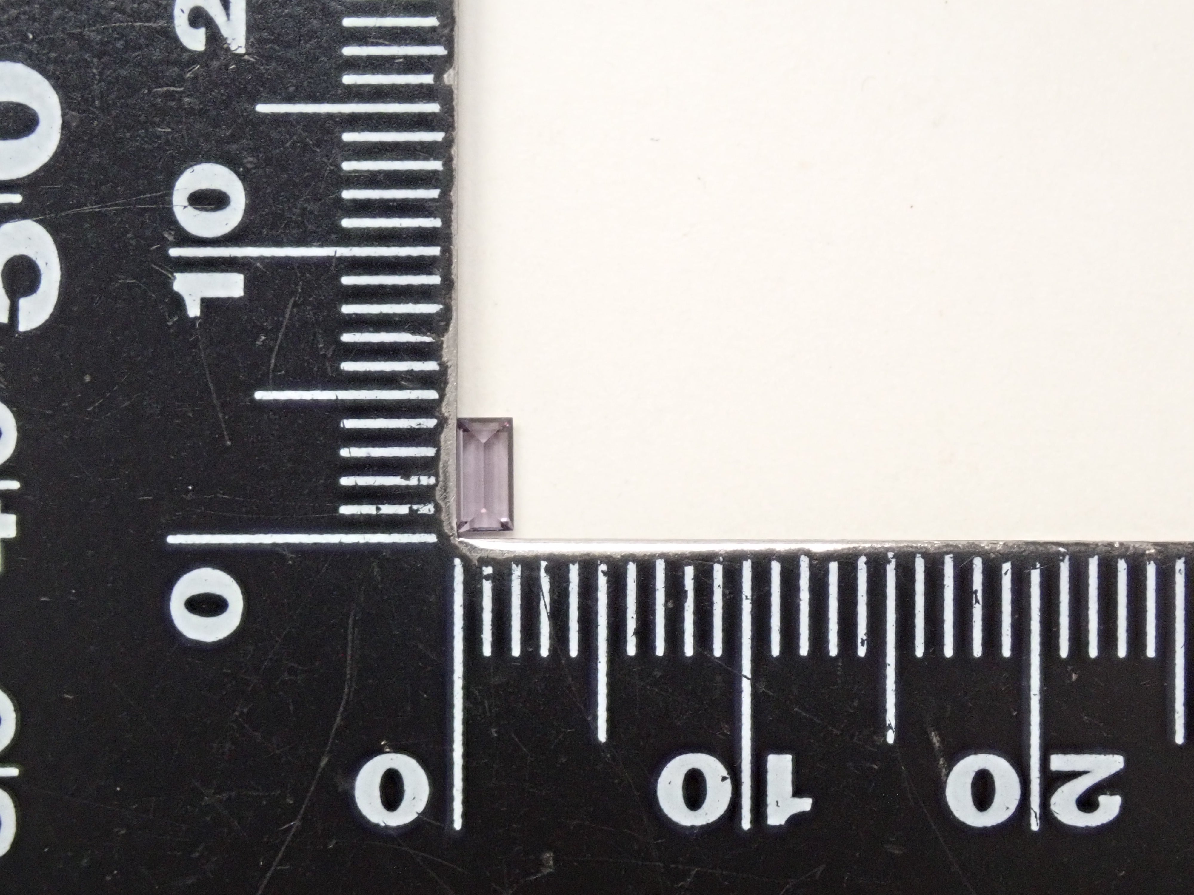 【1/10 22時販売】マダガスカル産ベキリーブルーガーネット(カラーチェンジガーネット) 0.131ctルース