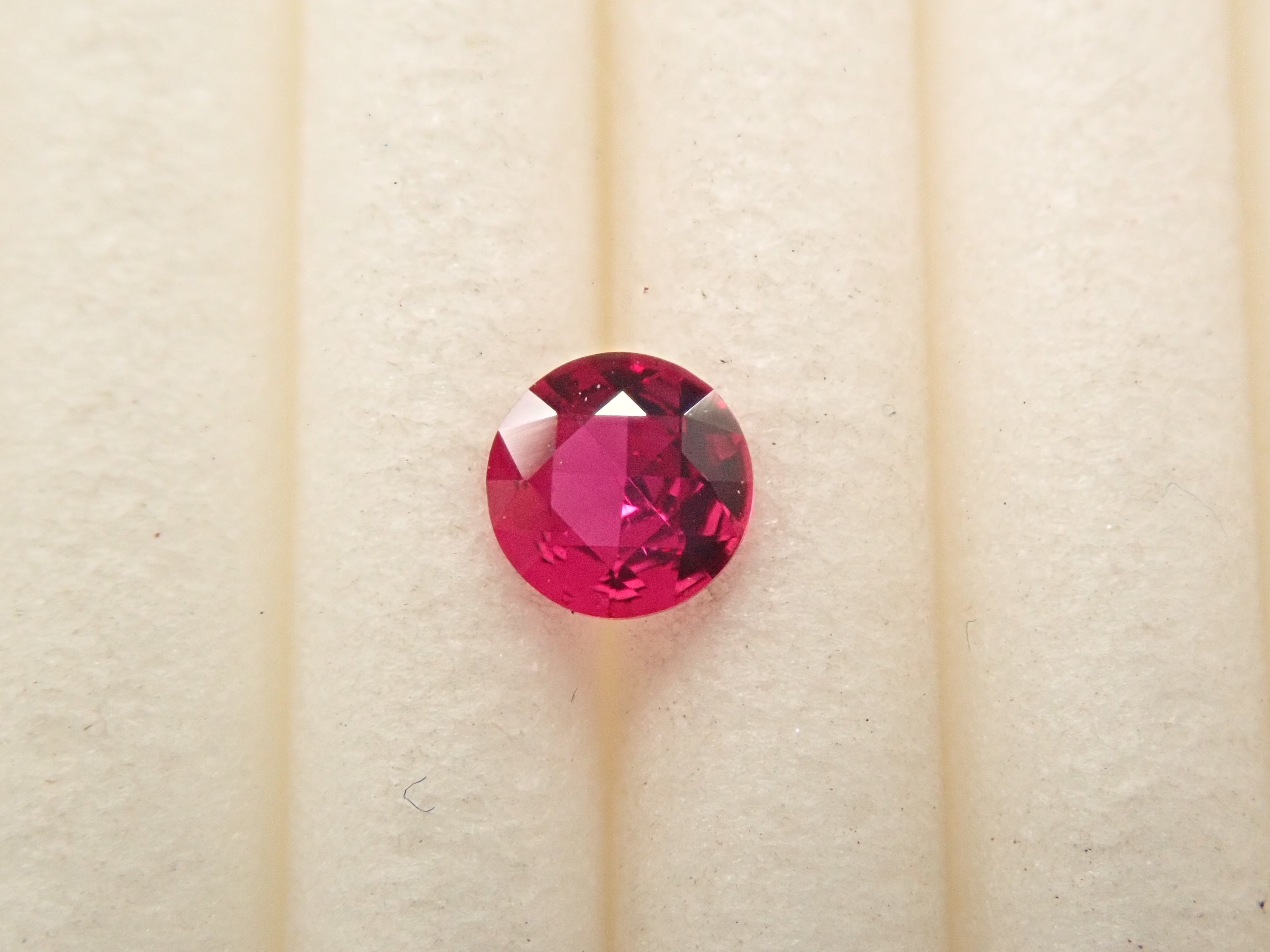 【11/10 22時販売】モザンビーク産ルビー 3.4mm/0.139ctルース